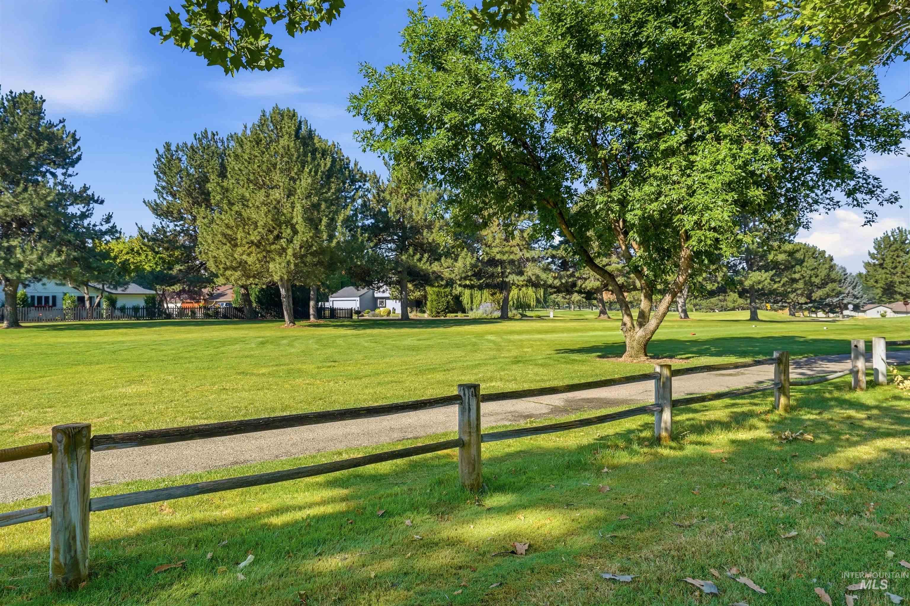 1237 E Cerramar Ct, Eagle, Idaho 83616, 4 Bedrooms, 3 Bathrooms, Residential For Sale, Price $650,000,MLS 98993592