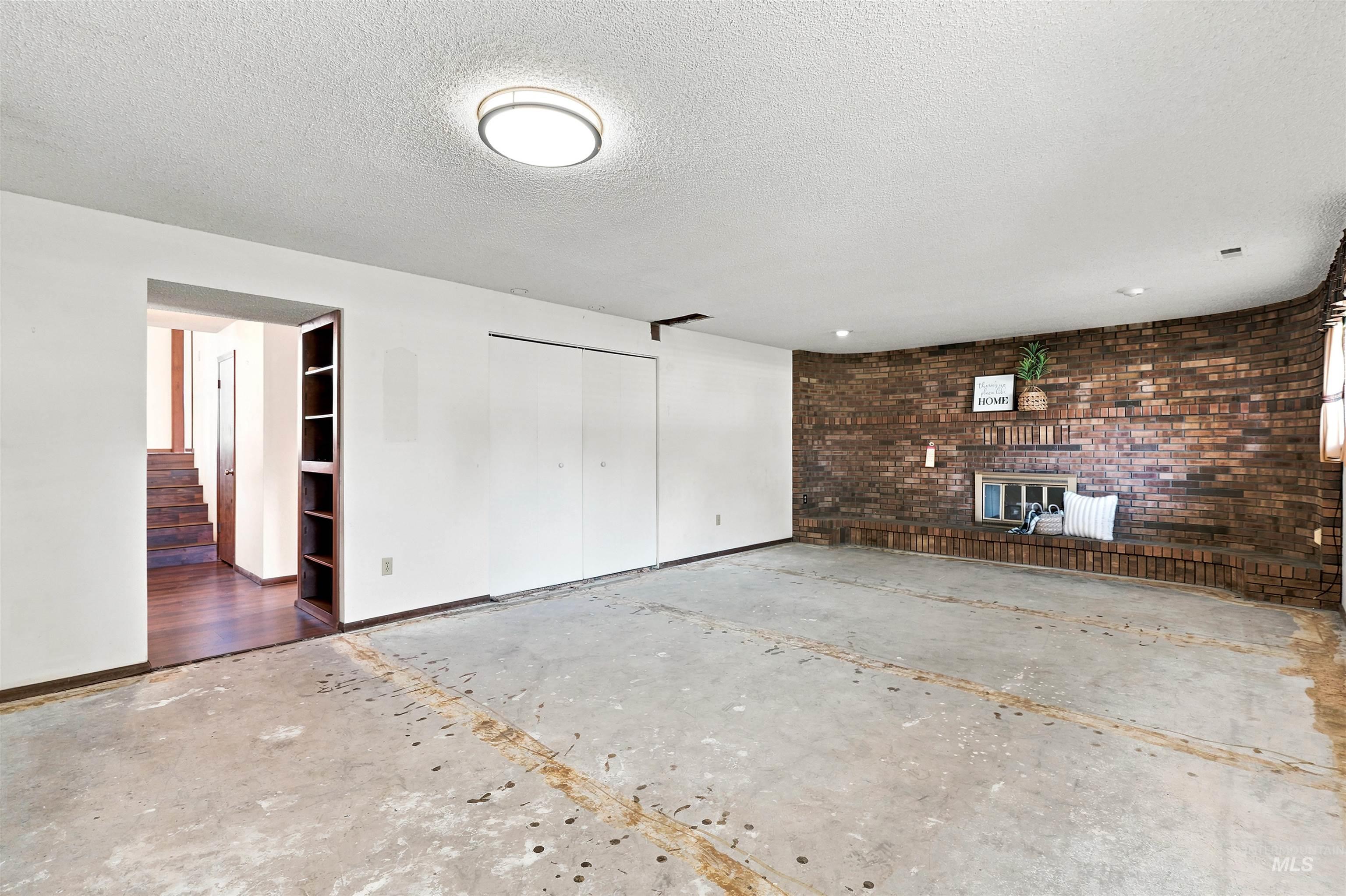 1237 E Cerramar Ct, Eagle, Idaho 83616, 4 Bedrooms, 3 Bathrooms, Residential For Sale, Price $650,000,MLS 98993592