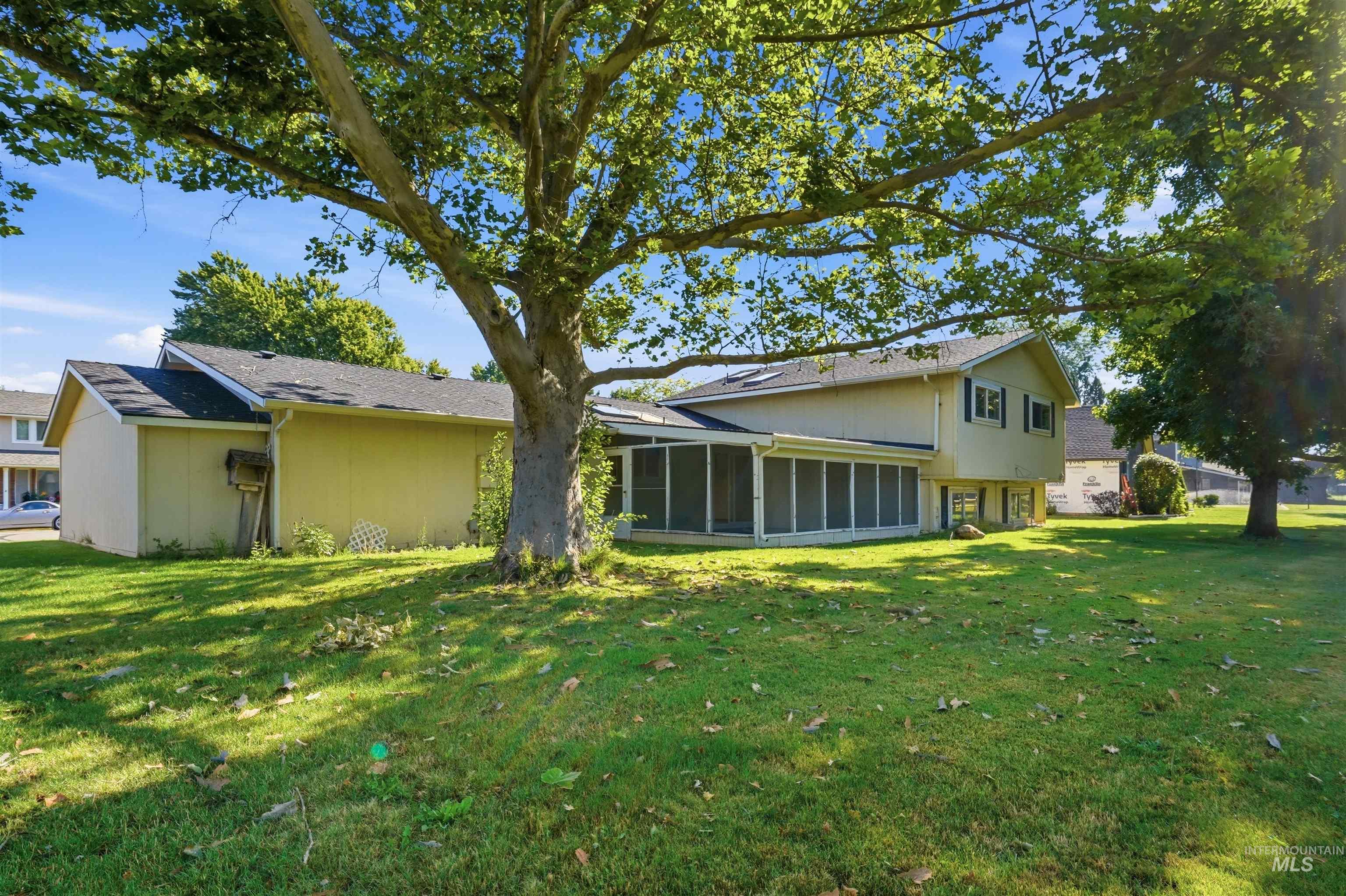 1237 E Cerramar Ct, Eagle, Idaho 83616, 4 Bedrooms, 3 Bathrooms, Residential For Sale, Price $650,000,MLS 98993592