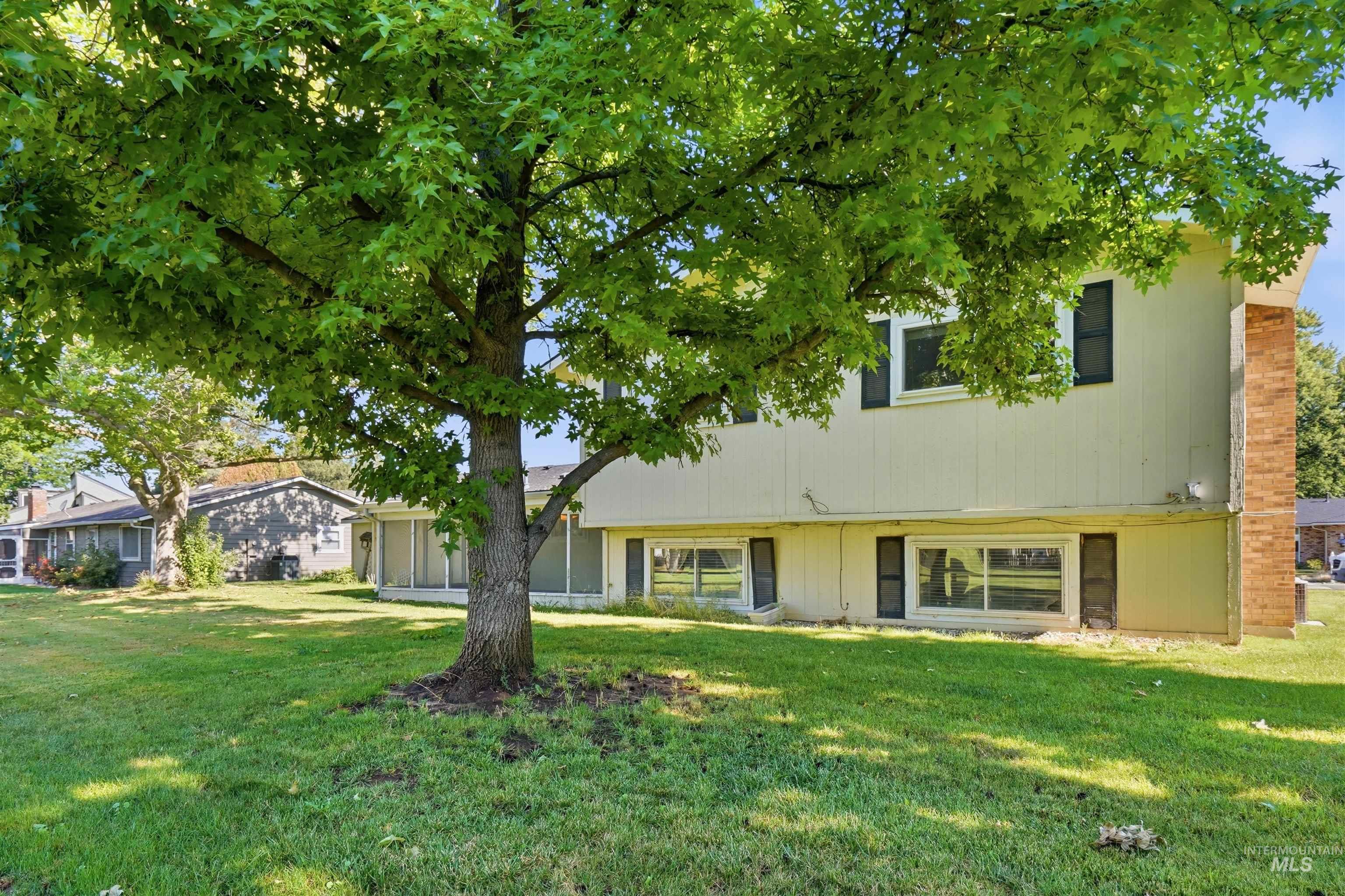 1237 E Cerramar Ct, Eagle, Idaho 83616, 4 Bedrooms, 3 Bathrooms, Residential For Sale, Price $650,000,MLS 98993592