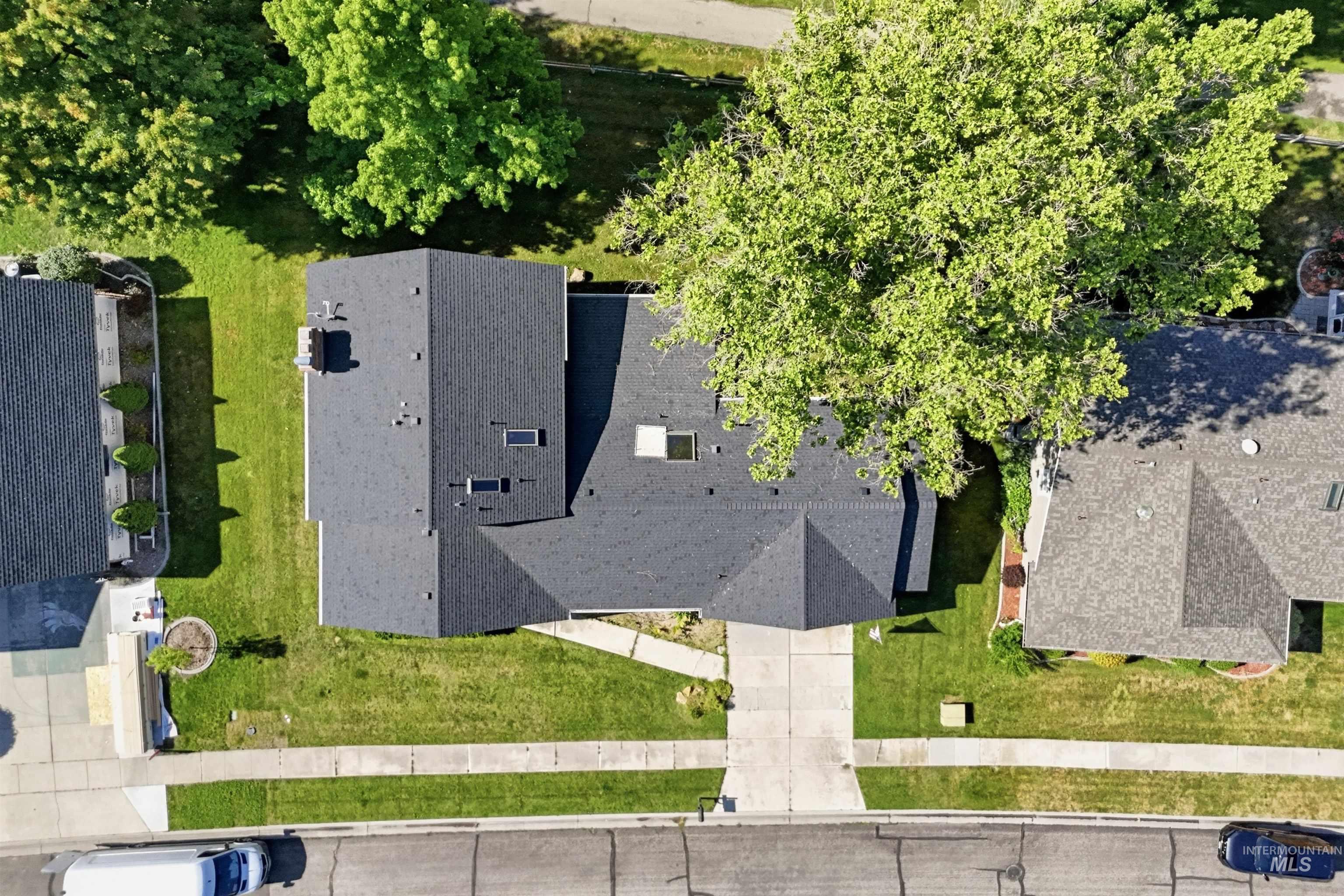 1237 E Cerramar Ct, Eagle, Idaho 83616, 4 Bedrooms, 3 Bathrooms, Residential For Sale, Price $650,000,MLS 98993592