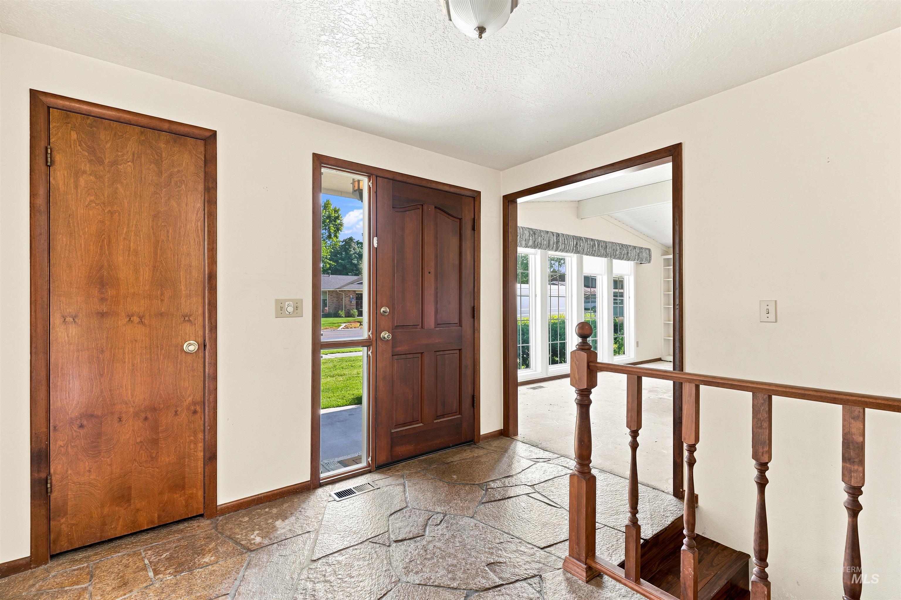 1237 E Cerramar Ct, Eagle, Idaho 83616, 4 Bedrooms, 3 Bathrooms, Residential For Sale, Price $650,000,MLS 98993592