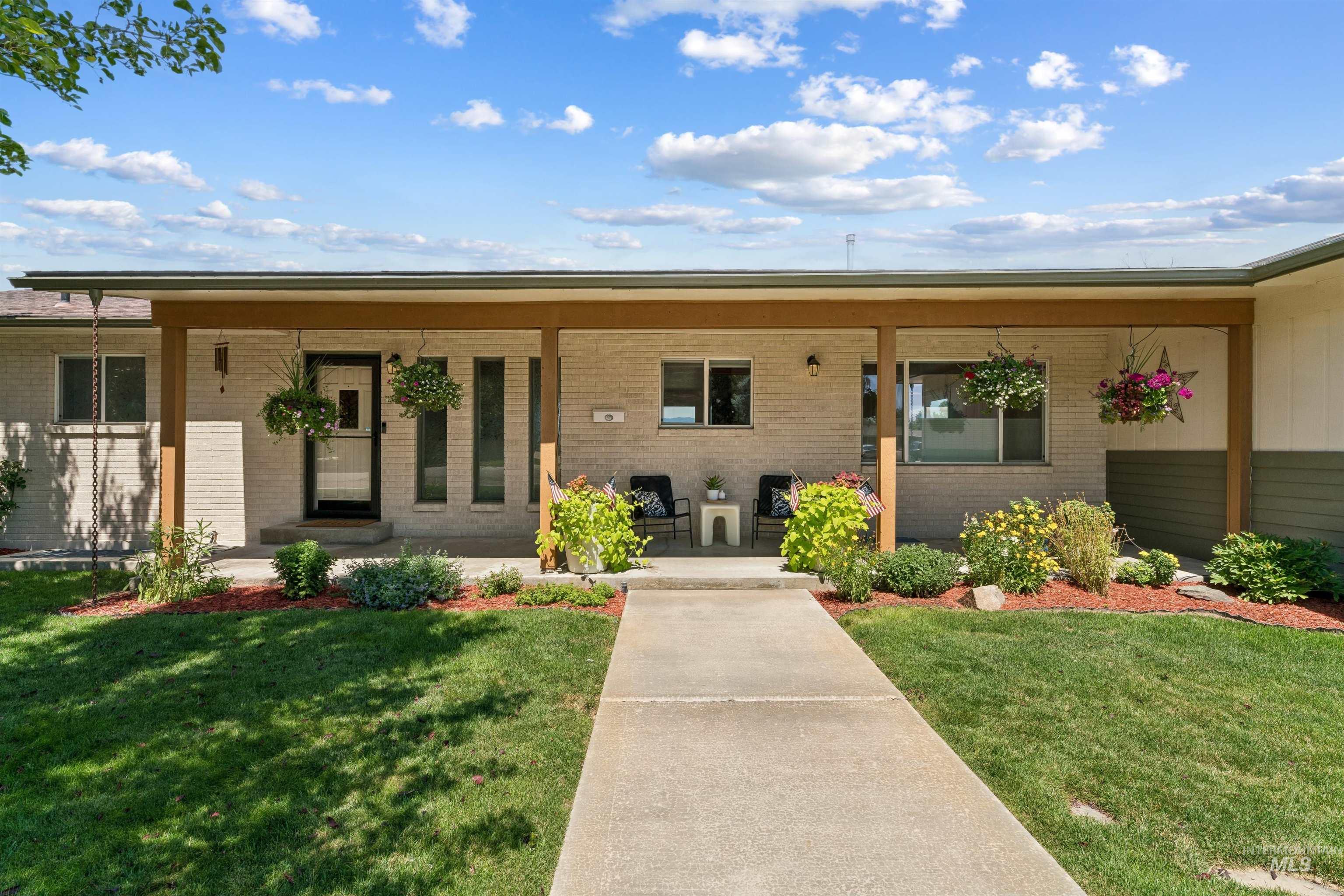 406 S Bitteroot Dr, Boise, Idaho 83709, 5 Bedrooms, 3 Bathrooms, Residential Income For Sale, Price $849,900,MLS 98993601