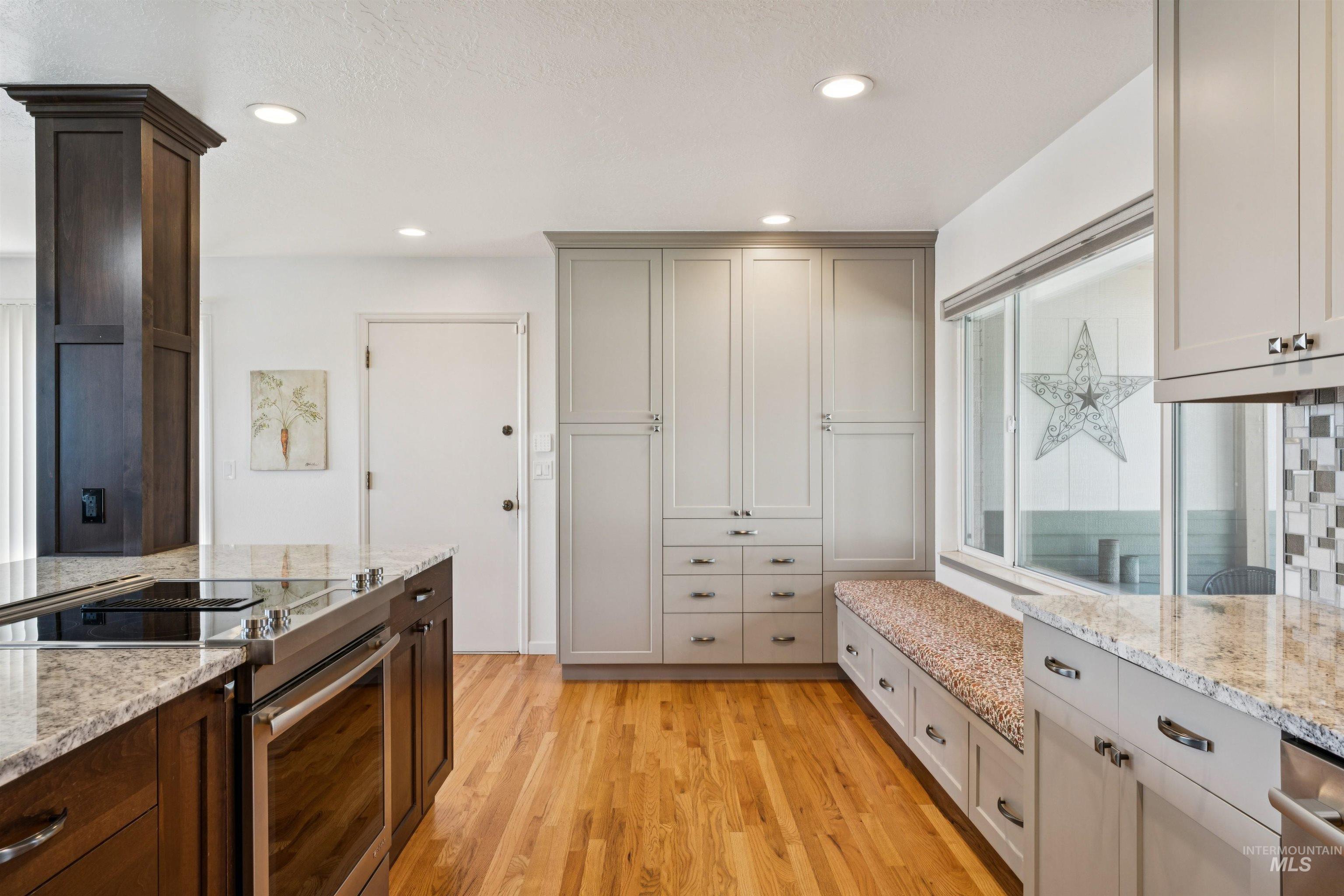 406 S Bitteroot Dr, Boise, Idaho 83709, 5 Bedrooms, 3 Bathrooms, Residential Income For Sale, Price $899,000, 98993601