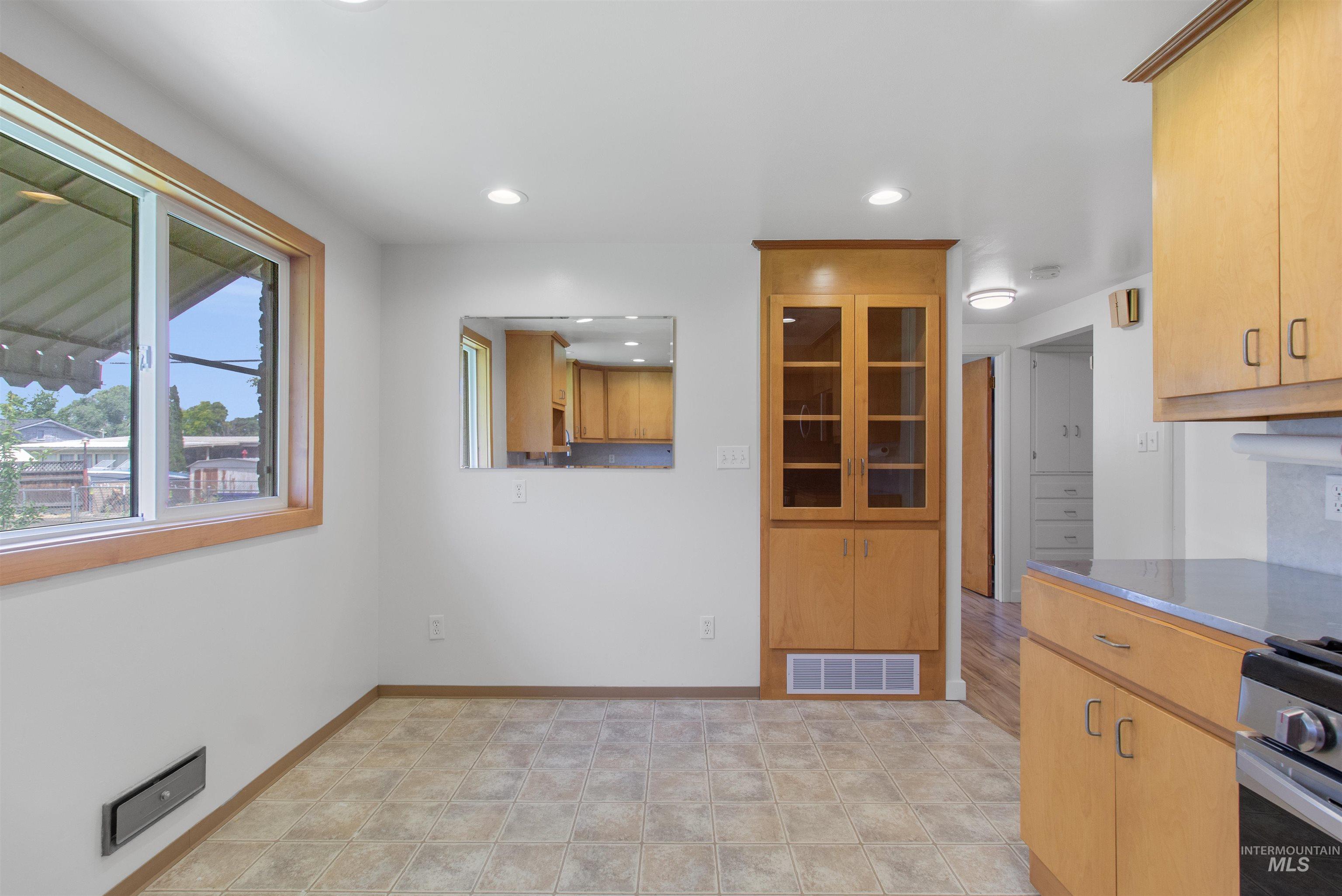 367 Ostrander St N, Twin Falls, Idaho 83301, 3 Bedrooms, 2 Bathrooms, Residential For Sale, Price $339,000,MLS 98993604