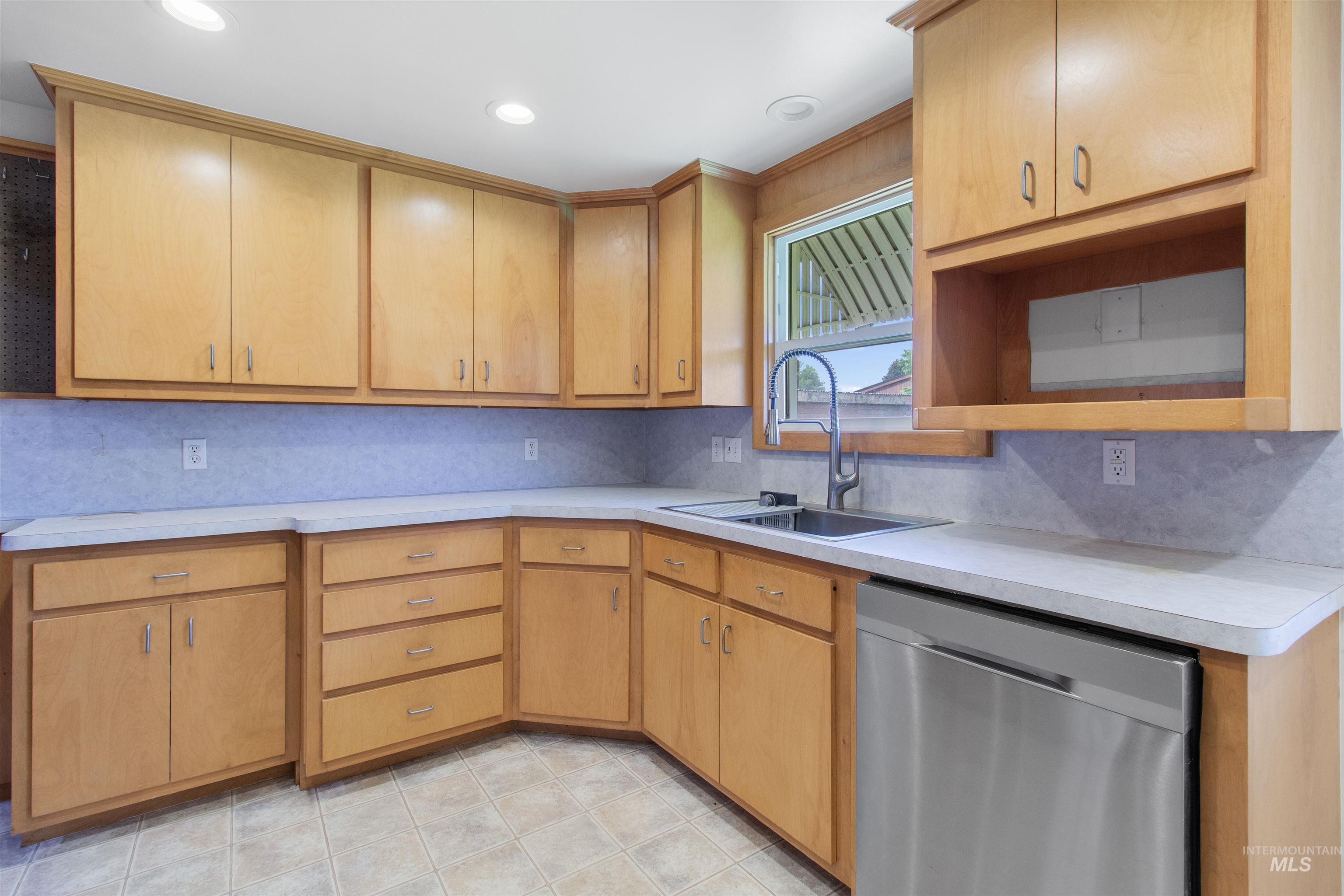 367 Ostrander St N, Twin Falls, Idaho 83301, 3 Bedrooms, 2 Bathrooms, Residential For Sale, Price $339,000,MLS 98993604