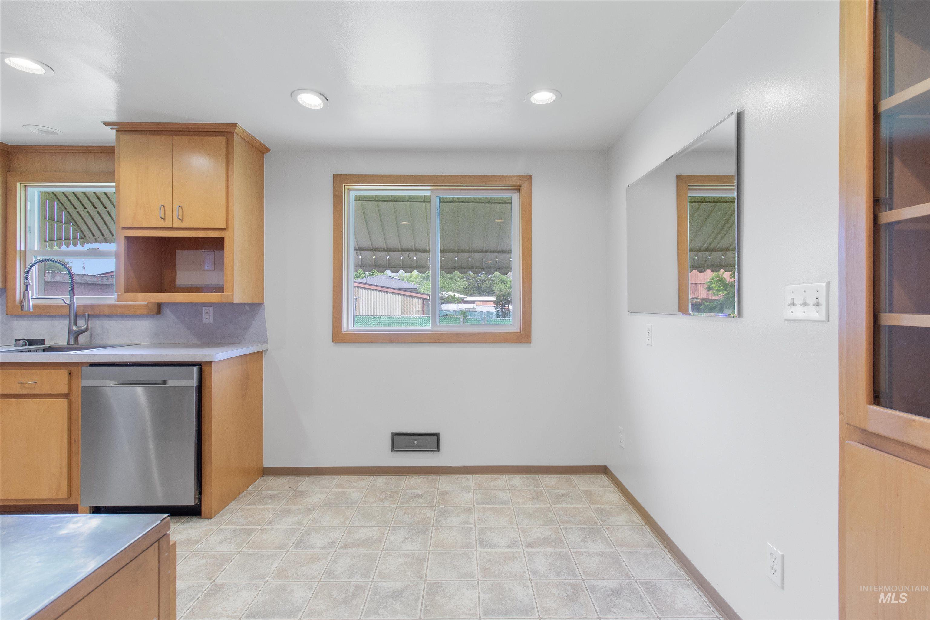 367 Ostrander St N, Twin Falls, Idaho 83301, 3 Bedrooms, 2 Bathrooms, Residential For Sale, Price $339,000,MLS 98993604