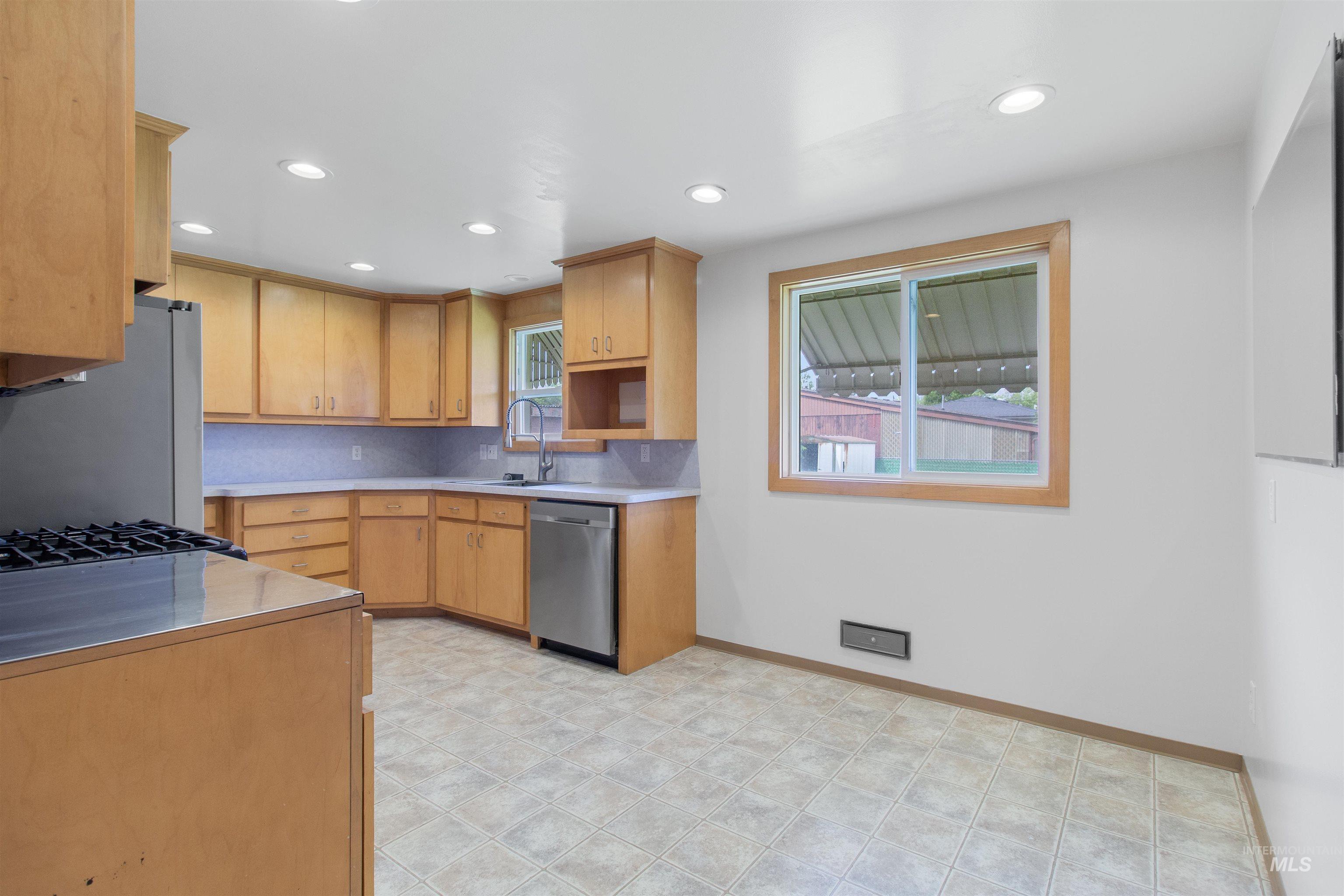 367 Ostrander St N, Twin Falls, Idaho 83301, 3 Bedrooms, 2 Bathrooms, Residential For Sale, Price $339,000,MLS 98993604