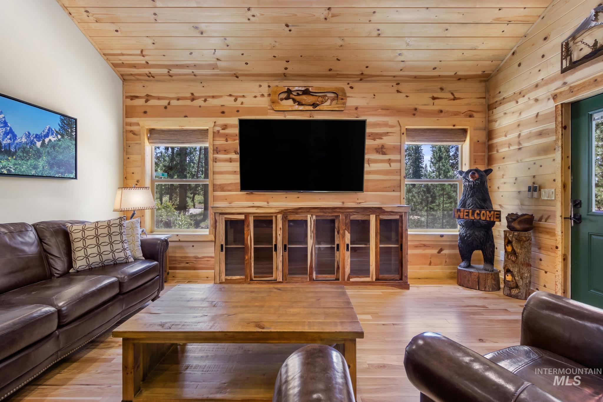 251 Meadow Dr, Idaho City, Idaho 83631, 2 Bedrooms, 2.5 Bathrooms, Residential For Sale, Price $869,999,MLS 98993606