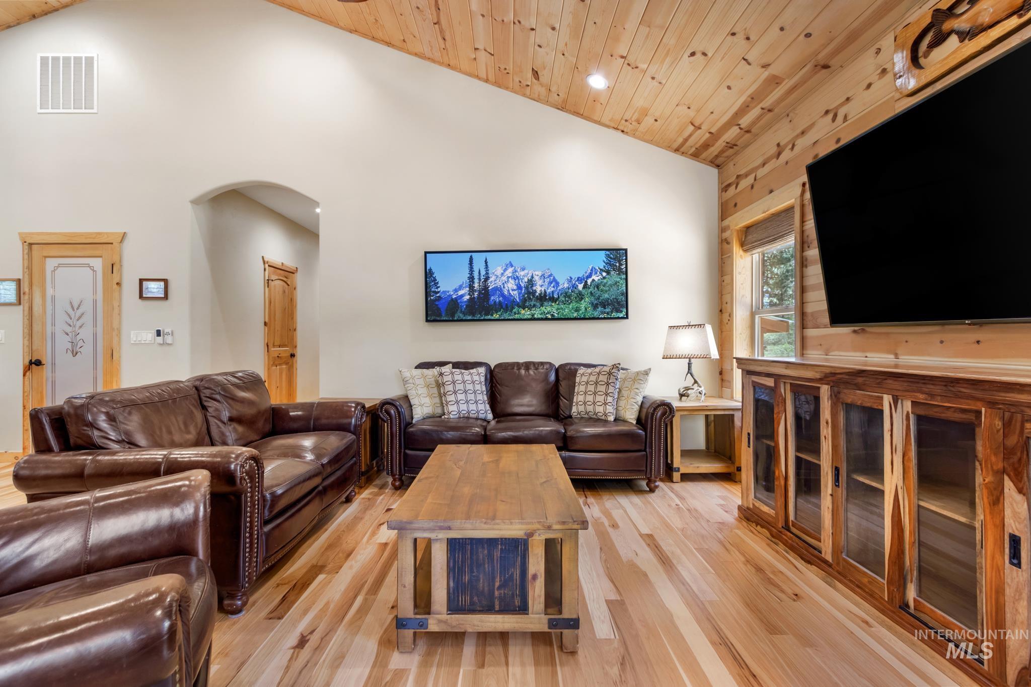 251 Meadow Dr, Idaho City, Idaho 83631, 2 Bedrooms, 2.5 Bathrooms, Residential For Sale, Price $869,999,MLS 98993606