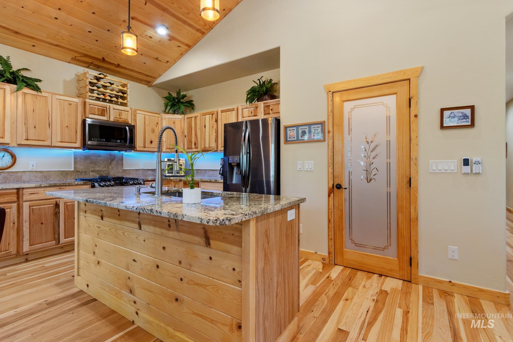 251 Meadow Dr, Idaho City, Idaho 83631, 2 Bedrooms, 2.5 Bathrooms, Residential For Sale, Price $869,999,MLS 98993606