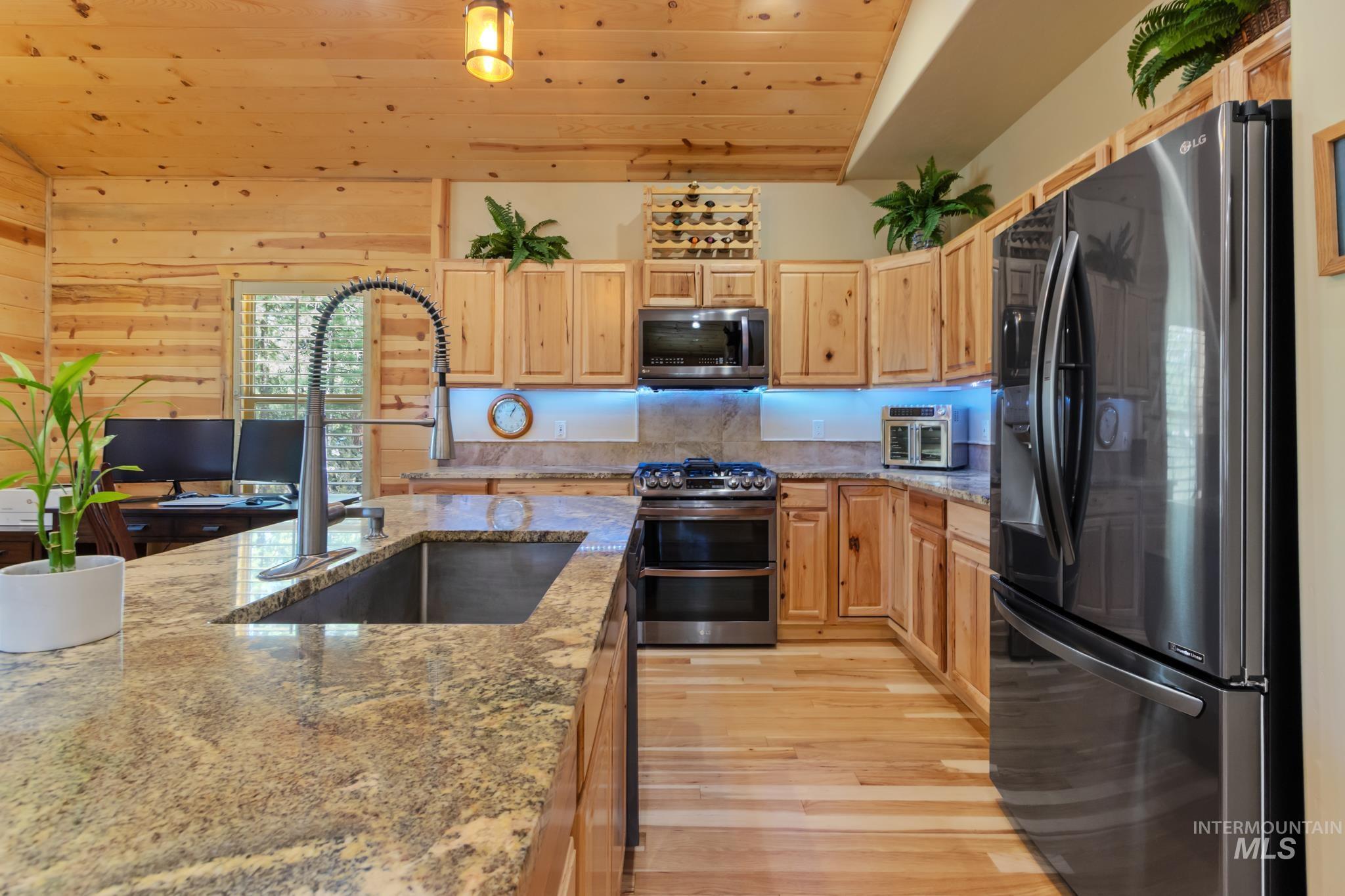 251 Meadow Dr, Idaho City, Idaho 83631, 2 Bedrooms, 2.5 Bathrooms, Residential For Sale, Price $869,999,MLS 98993606