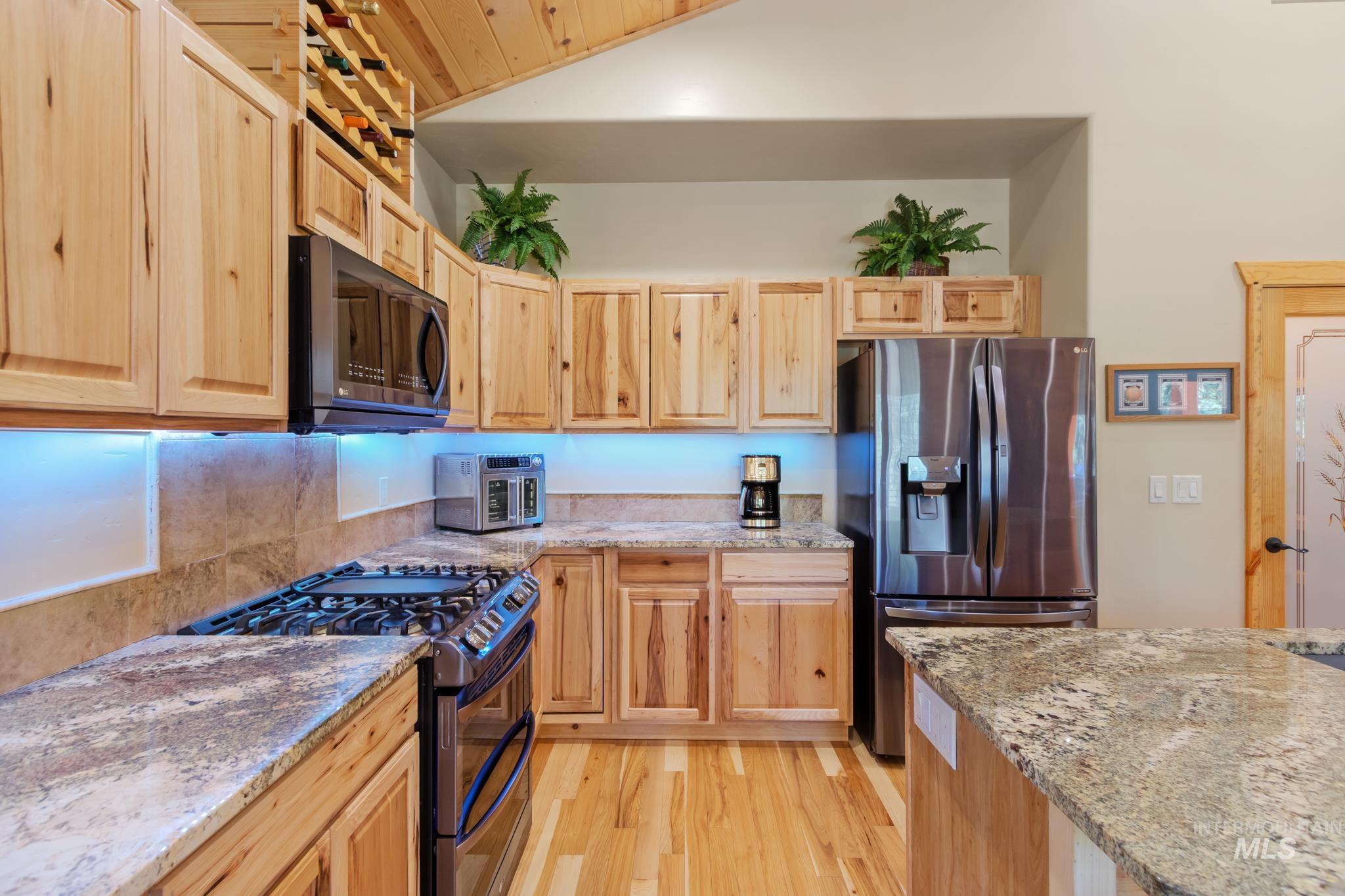 251 Meadow Dr, Idaho City, Idaho 83631, 2 Bedrooms, 2.5 Bathrooms, Residential For Sale, Price $869,999,MLS 98993606