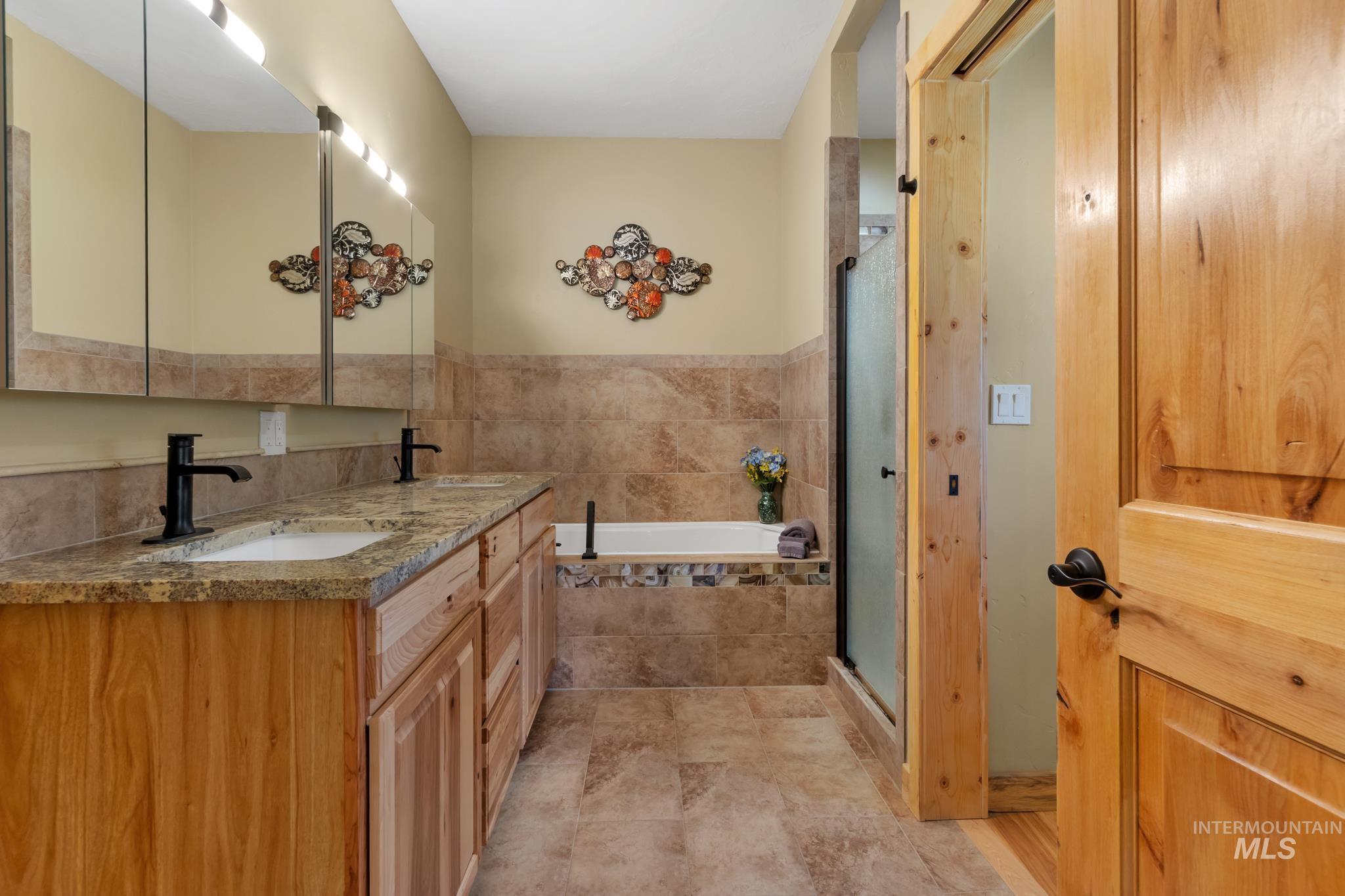 251 Meadow Dr, Idaho City, Idaho 83631, 2 Bedrooms, 2.5 Bathrooms, Residential For Sale, Price $869,999,MLS 98993606