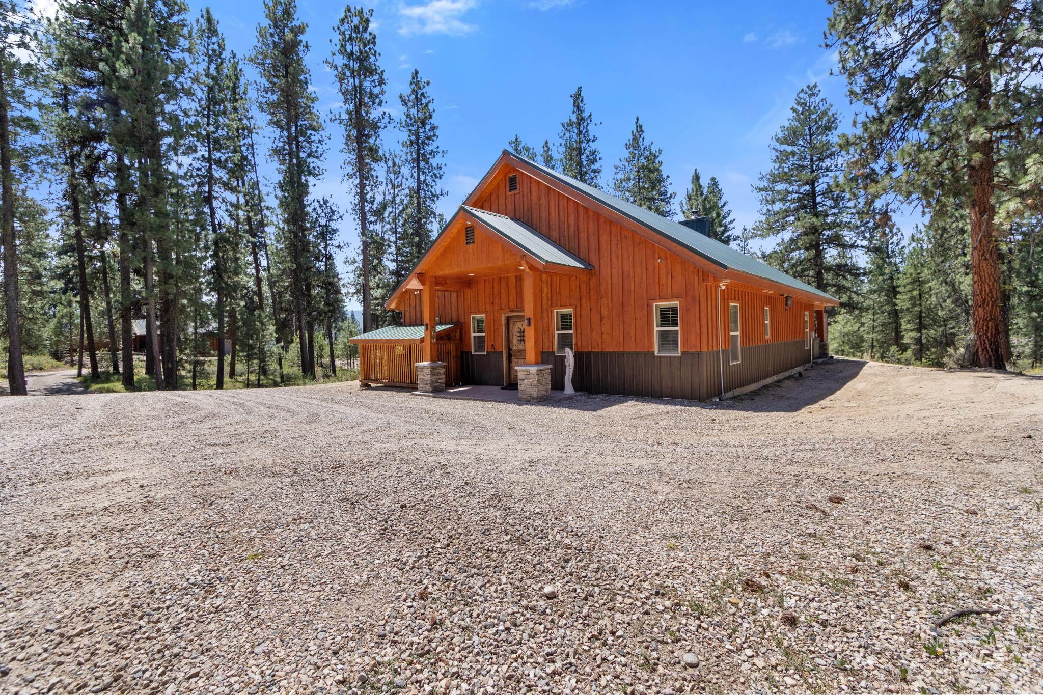 251 Meadow Dr, Idaho City, Idaho 83631, 2 Bedrooms, 2.5 Bathrooms, Residential For Sale, Price $869,999,MLS 98993606