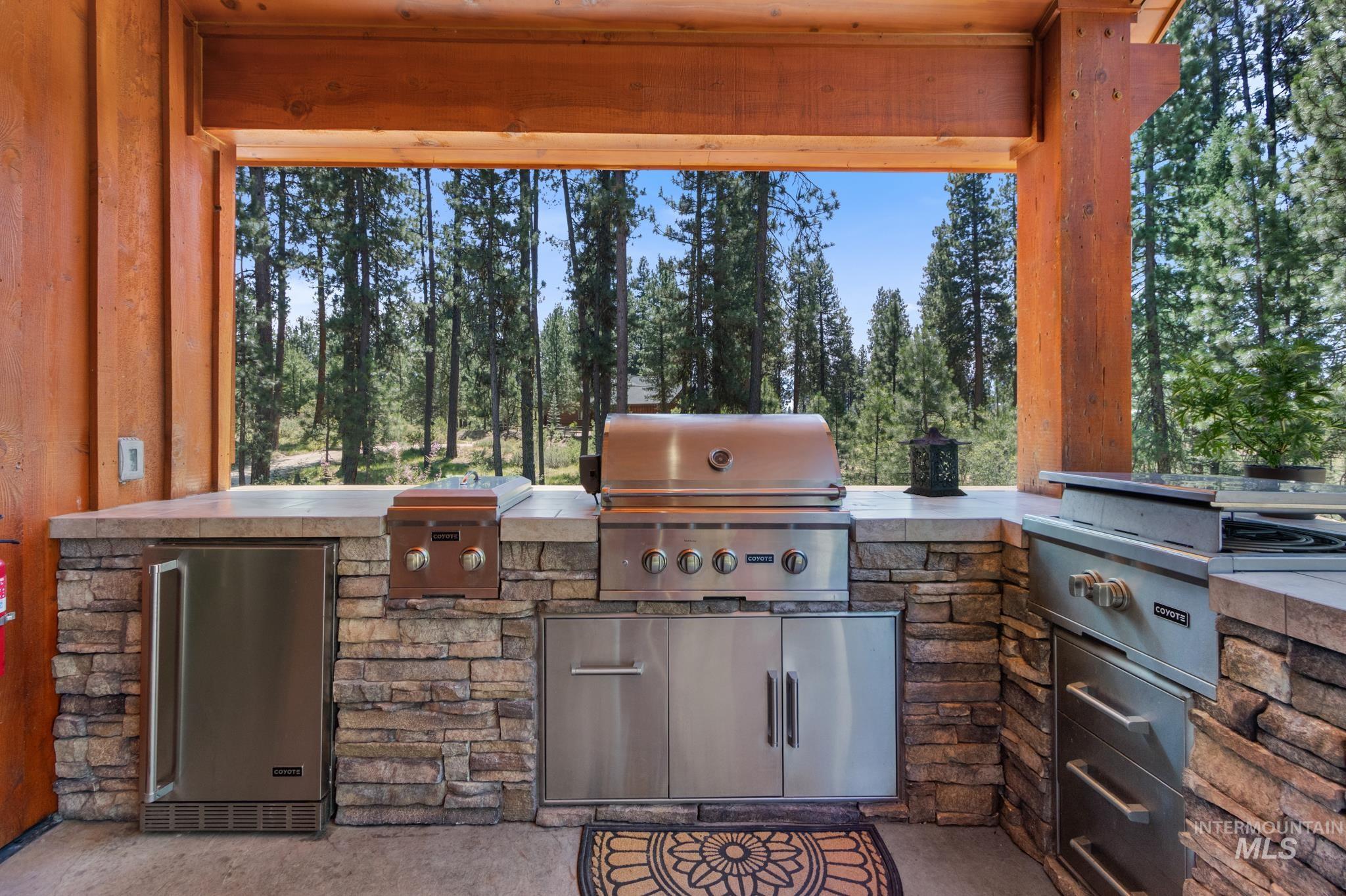 251 Meadow Dr, Idaho City, Idaho 83631, 2 Bedrooms, 2.5 Bathrooms, Residential For Sale, Price $869,999,MLS 98993606