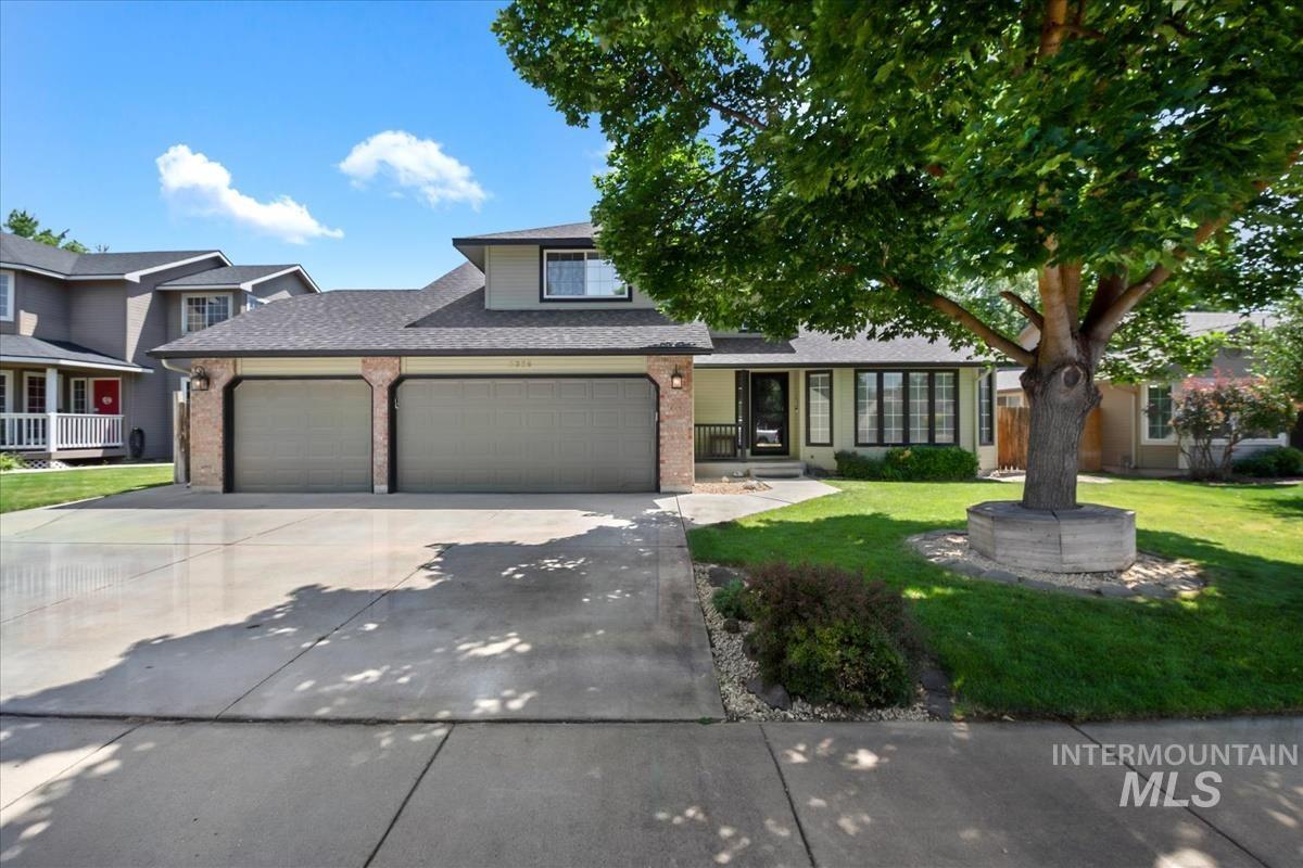 3326 N Linda Vista Ave, Boise, Idaho 83704, 4 Bedrooms, 2.5 Bathrooms, Residential For Sale, Price $495,000,MLS 98993608