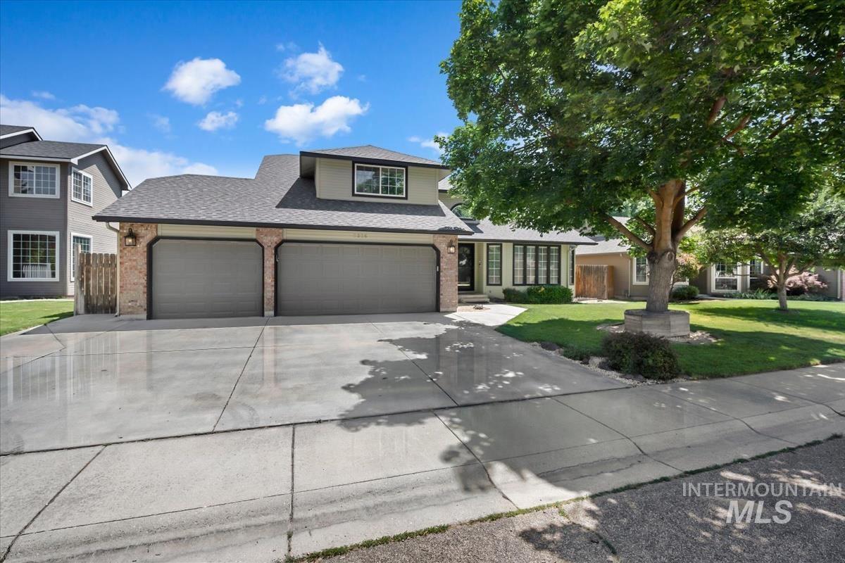 3326 N Linda Vista Ave, Boise, Idaho 83704, 4 Bedrooms, 2.5 Bathrooms, Residential For Sale, Price $518,900,MLS 98993608