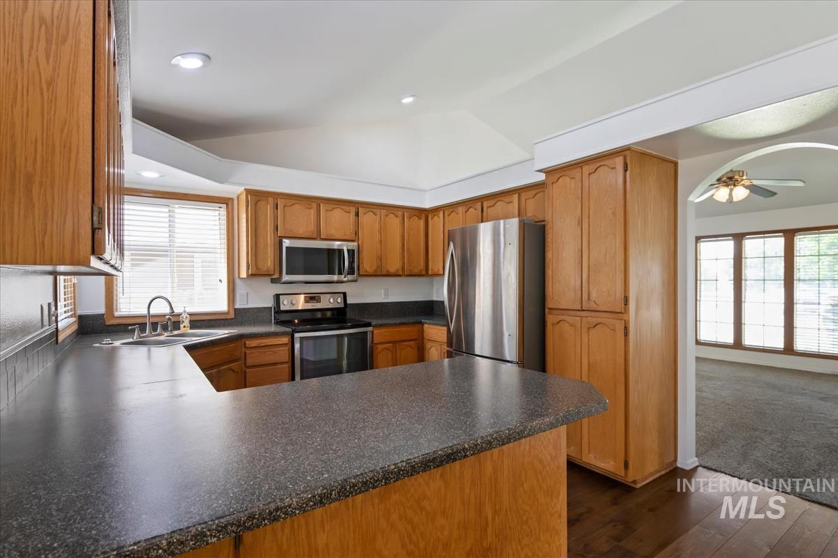 3326 N Linda Vista Ave, Boise, Idaho 83704, 4 Bedrooms, 2.5 Bathrooms, Residential For Sale, Price $518,900,MLS 98993608