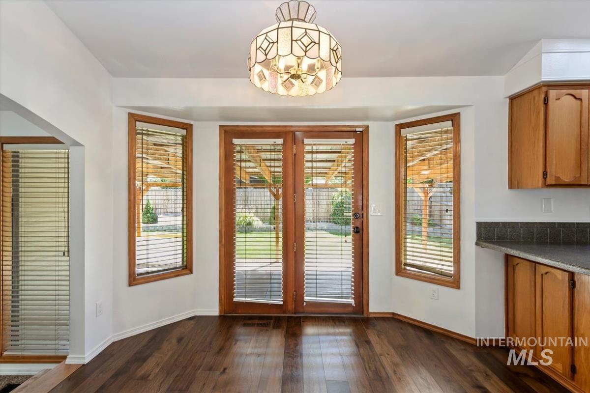 3326 N Linda Vista Ave, Boise, Idaho 83704, 4 Bedrooms, 2.5 Bathrooms, Residential For Sale, Price $518,900,MLS 98993608