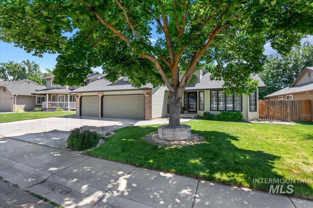 3326 N Linda Vista Ave, Boise, Idaho 83704, 4 Bedrooms, 2.5 Bathrooms, Residential For Sale, Price $518,900,MLS 98993608
