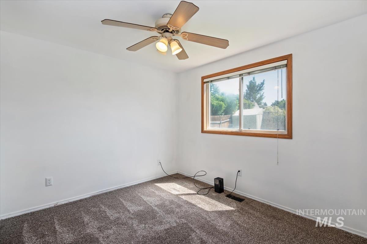 3326 N Linda Vista Ave, Boise, Idaho 83704, 4 Bedrooms, 2.5 Bathrooms, Residential For Sale, Price $518,900,MLS 98993608