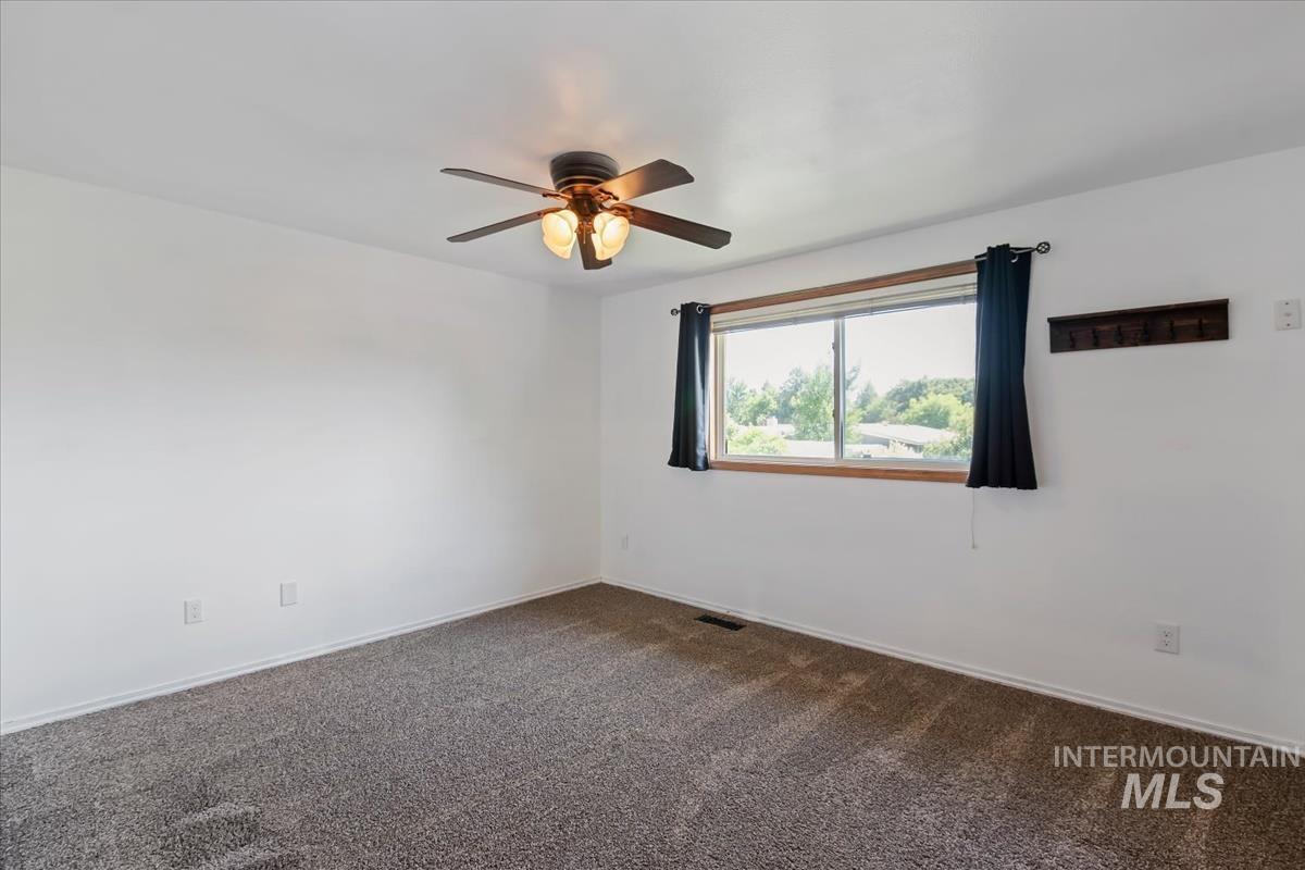 3326 N Linda Vista Ave, Boise, Idaho 83704, 4 Bedrooms, 2.5 Bathrooms, Residential For Sale, Price $518,900,MLS 98993608