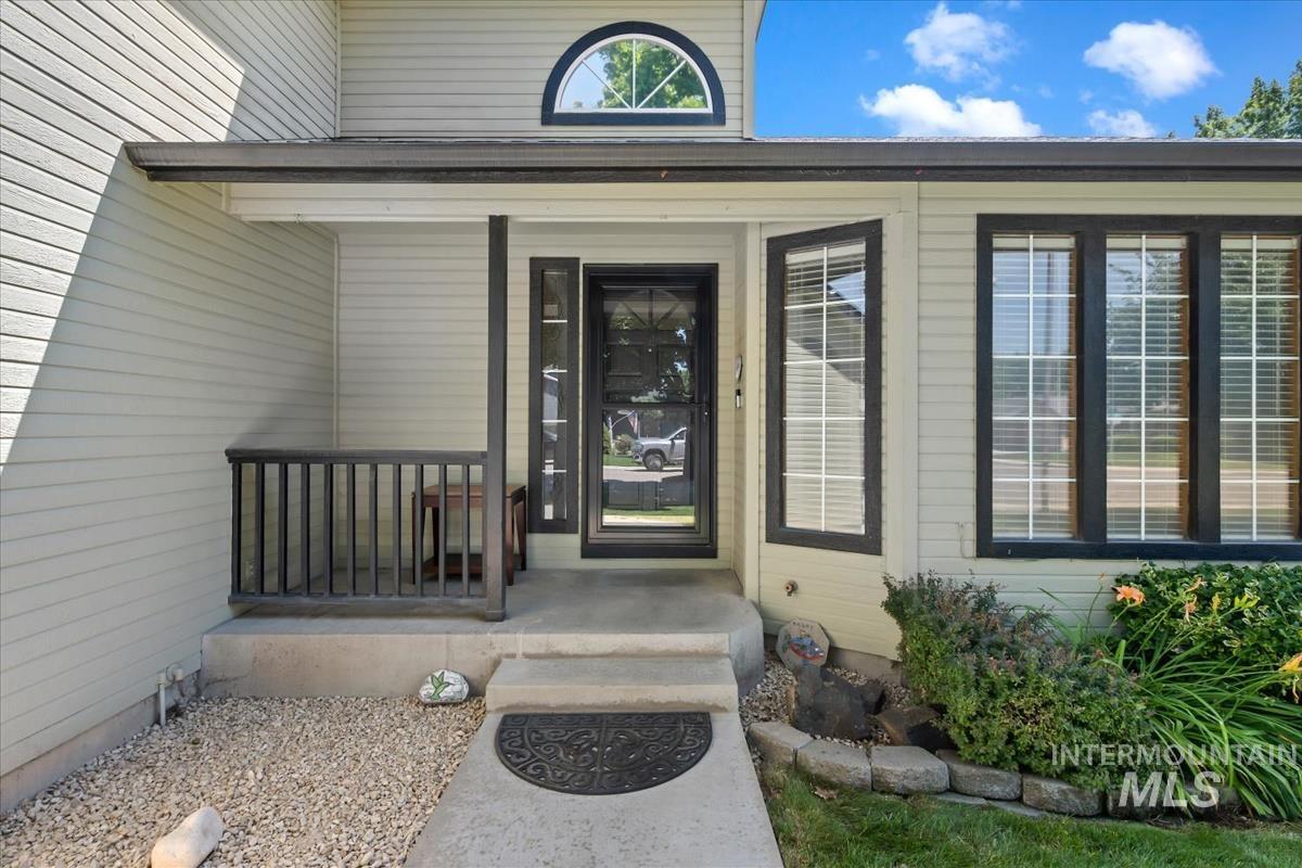 3326 N Linda Vista Ave, Boise, Idaho 83704, 4 Bedrooms, 2.5 Bathrooms, Residential For Sale, Price $518,900,MLS 98993608