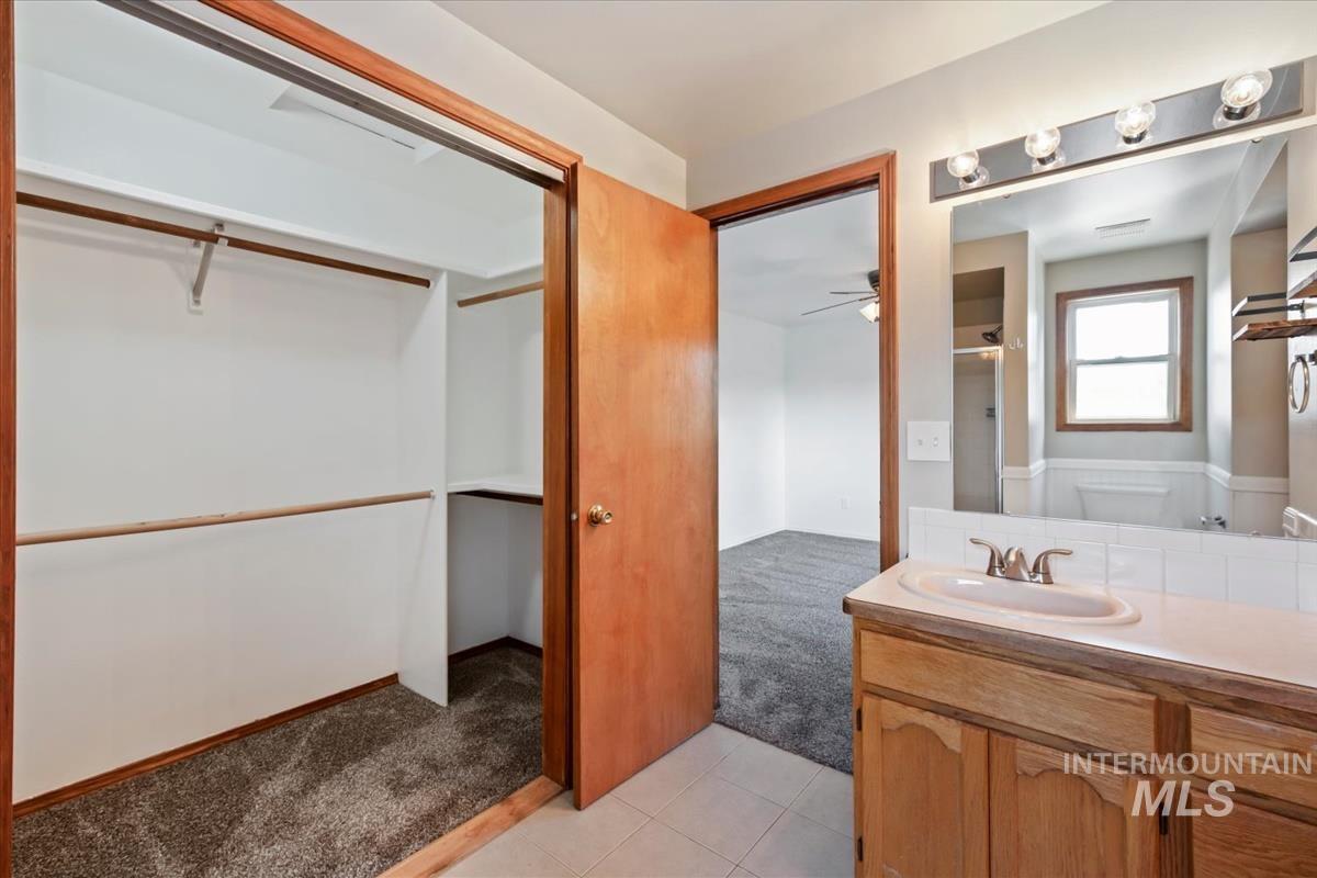 3326 N Linda Vista Ave, Boise, Idaho 83704, 4 Bedrooms, 2.5 Bathrooms, Residential For Sale, Price $518,900,MLS 98993608