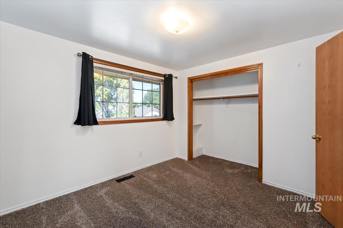 3326 N Linda Vista Ave, Boise, Idaho 83704, 4 Bedrooms, 2.5 Bathrooms, Residential For Sale, Price $518,900,MLS 98993608
