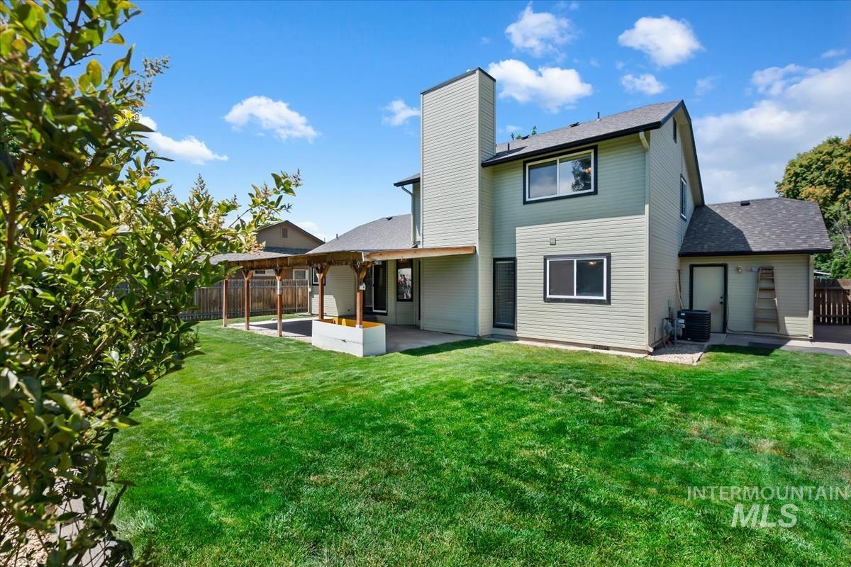 3326 N Linda Vista Ave, Boise, Idaho 83704, 4 Bedrooms, 2.5 Bathrooms, Residential For Sale, Price $518,900,MLS 98993608