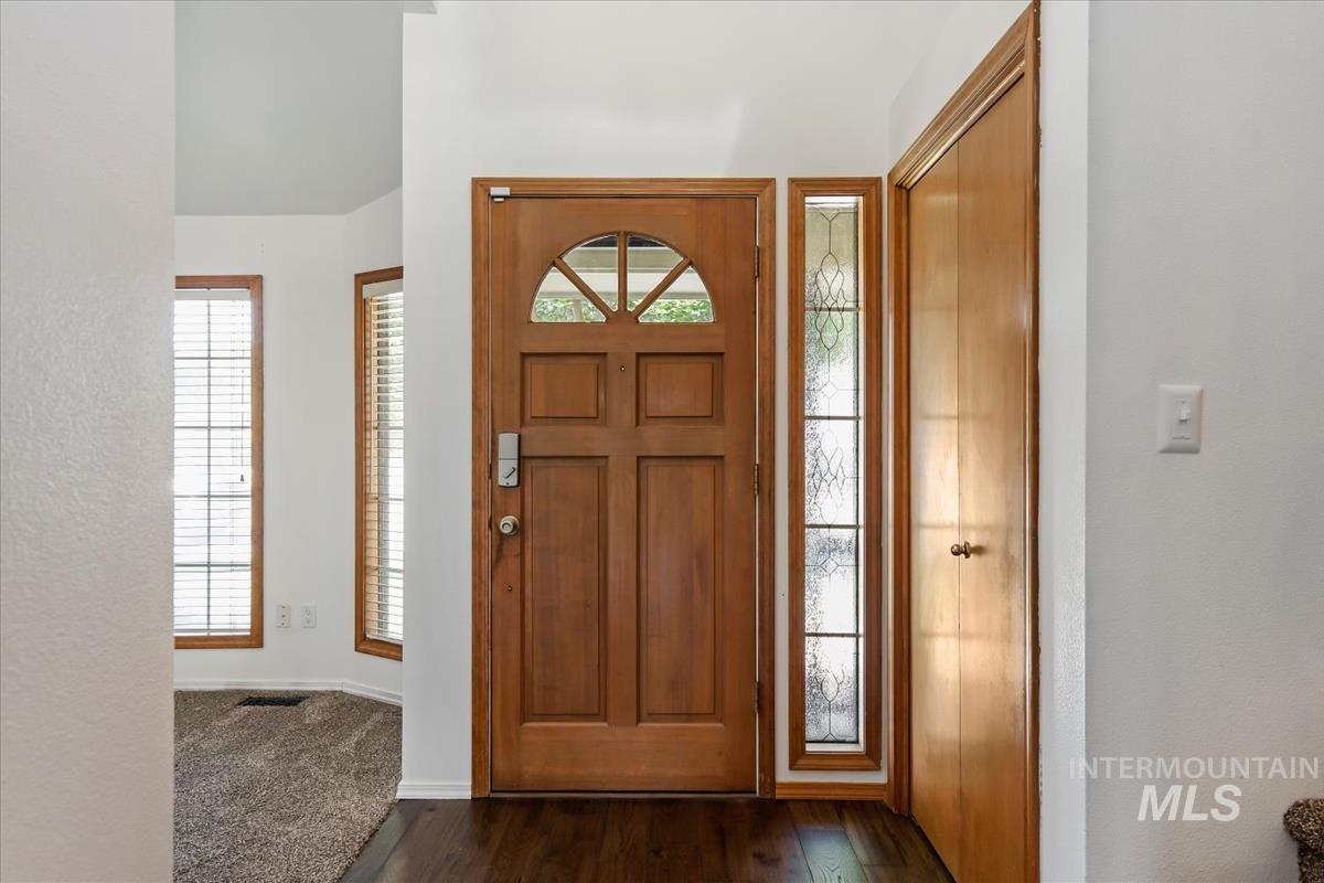 3326 N Linda Vista Ave, Boise, Idaho 83704, 4 Bedrooms, 2.5 Bathrooms, Residential For Sale, Price $518,900,MLS 98993608