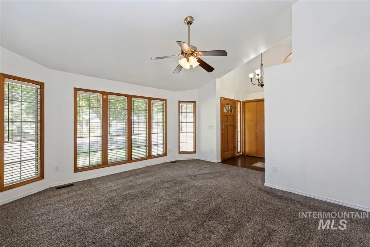 3326 N Linda Vista Ave, Boise, Idaho 83704, 4 Bedrooms, 2.5 Bathrooms, Residential For Sale, Price $518,900,MLS 98993608