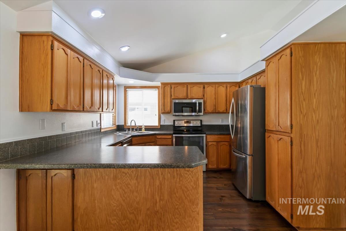 3326 N Linda Vista Ave, Boise, Idaho 83704, 4 Bedrooms, 2.5 Bathrooms, Residential For Sale, Price $518,900,MLS 98993608