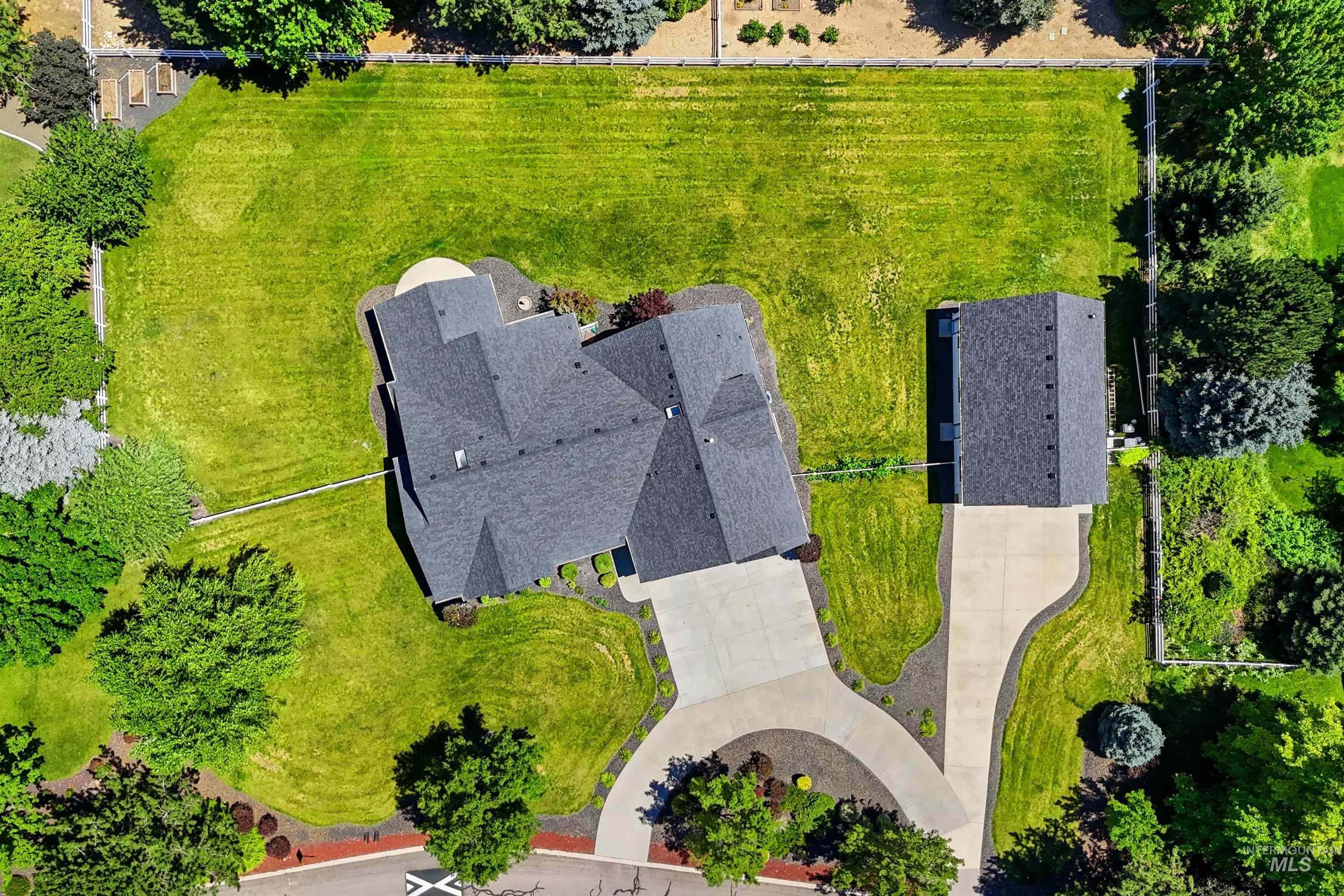 570 N Cove Colony Way, Eagle, Idaho 83616-4676, 4 Bedrooms, 3.5 Bathrooms, Residential For Sale, Price $1,750,000,MLS 98993610