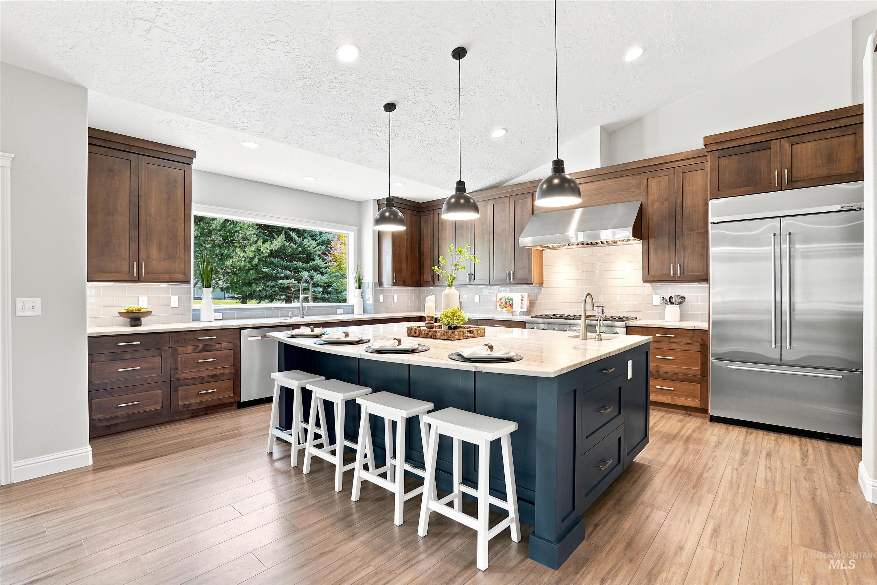 570 N Cove Colony Way, Eagle, Idaho 83616-4676, 4 Bedrooms, 3.5 Bathrooms, Residential For Sale, Price $1,750,000,MLS 98993610