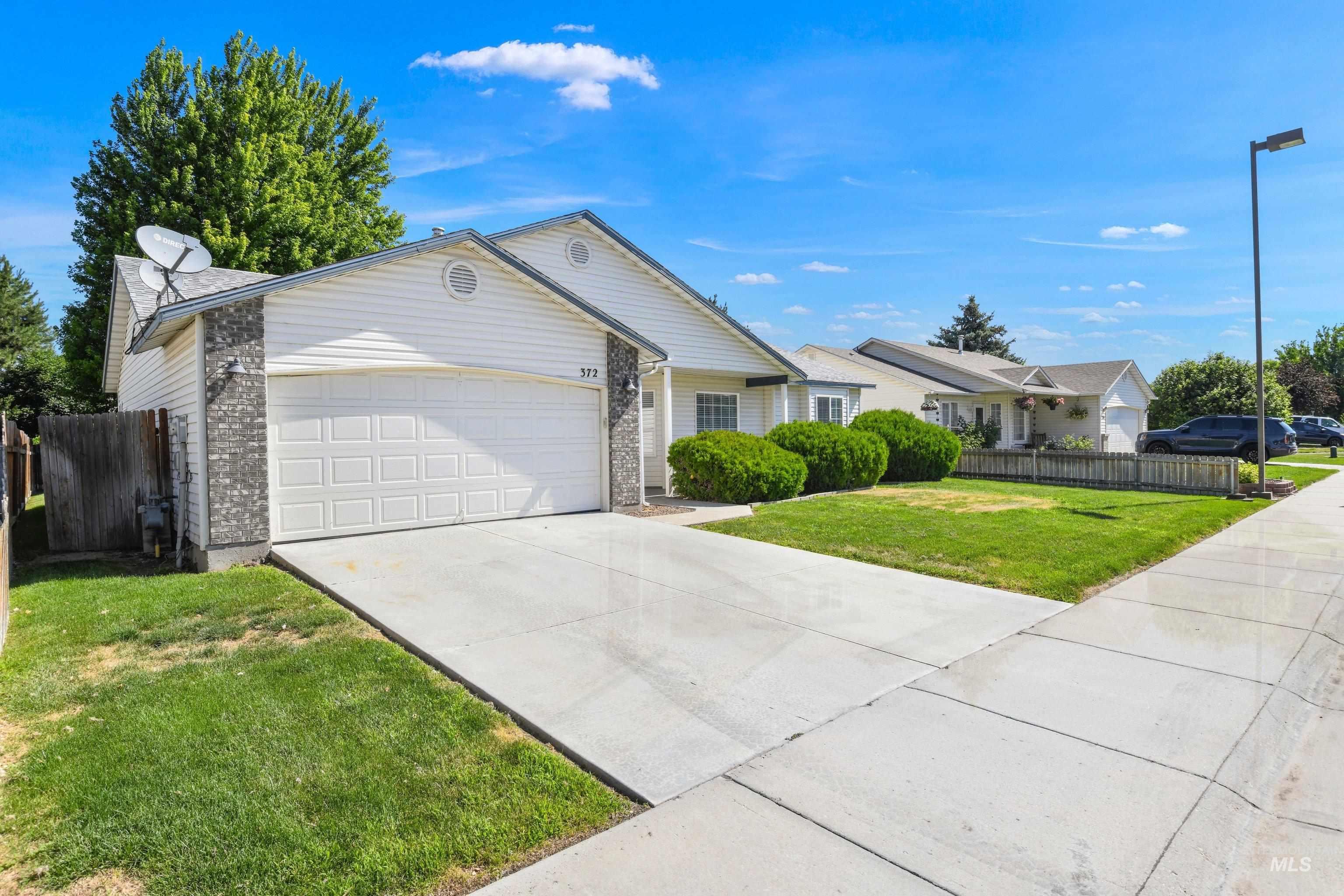 372 W Trophy St, Kuna, Idaho 83634, 3 Bedrooms, 2 Bathrooms, Residential For Sale, Price $414,900,MLS 98993623