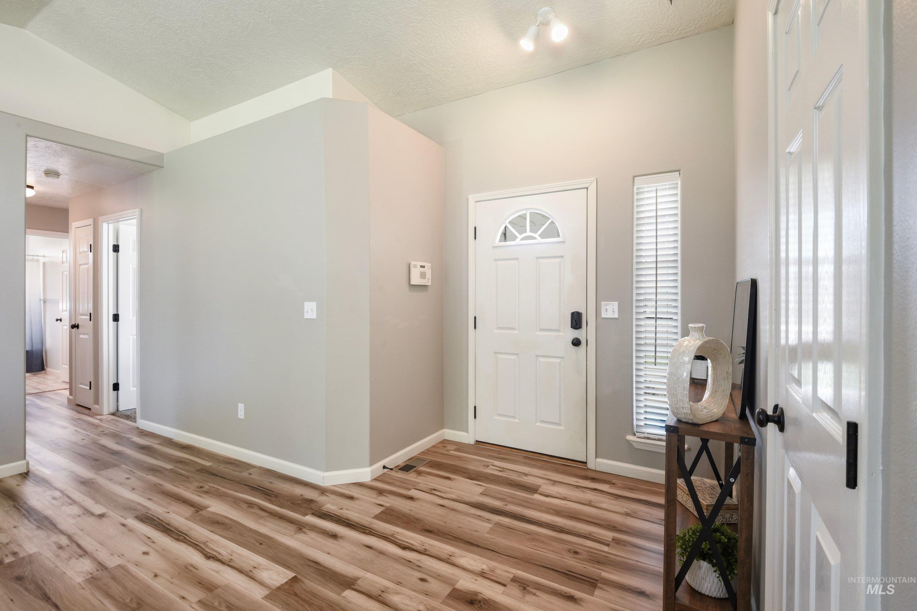 372 W Trophy St, Kuna, Idaho 83634, 3 Bedrooms, 2 Bathrooms, Residential For Sale, Price $414,900,MLS 98993623
