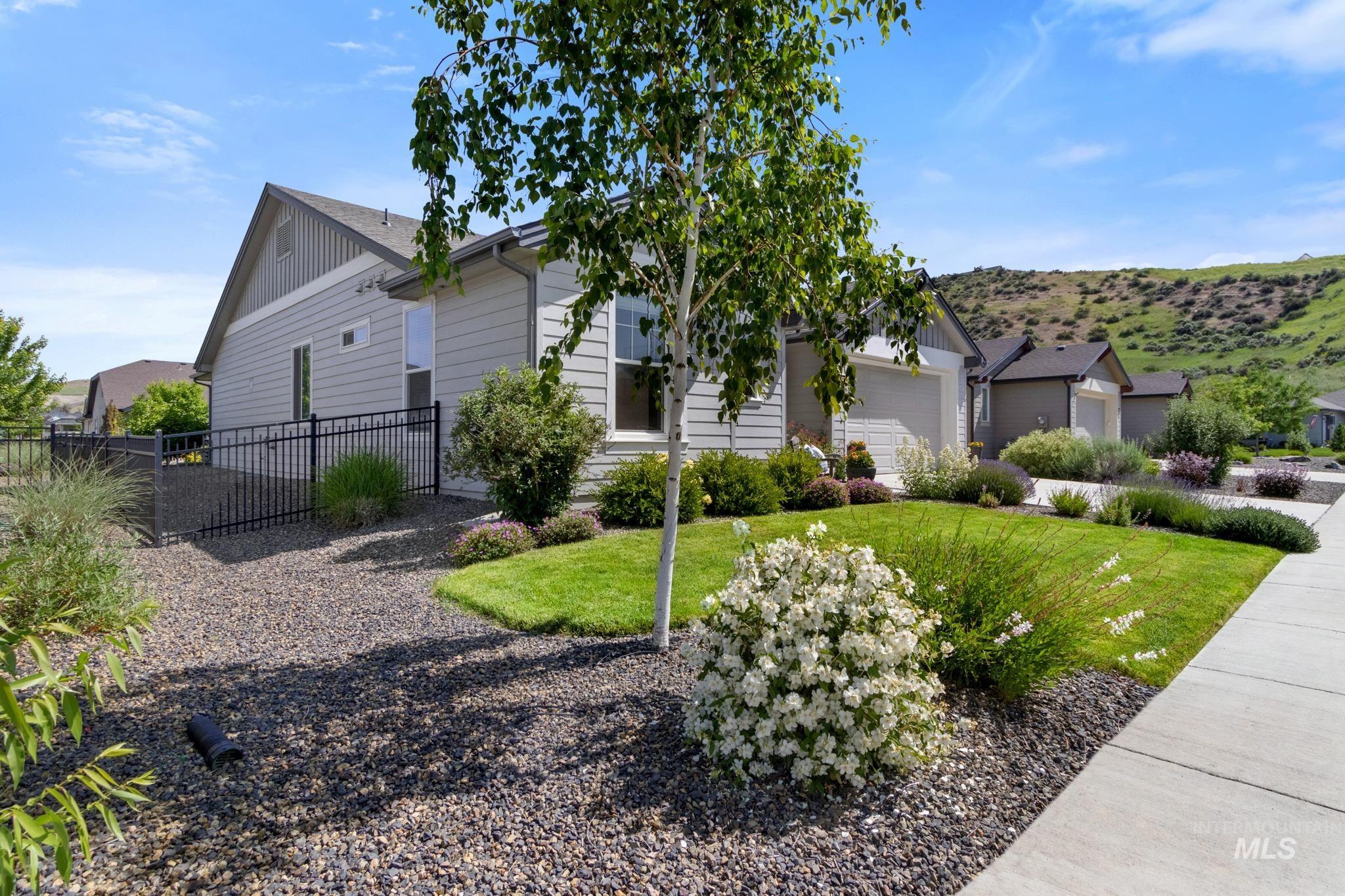 5570 W Hopwood, Boise, Idaho 83714, 3 Bedrooms, 2 Bathrooms, Residential For Sale, Price $565,000,MLS 98993624
