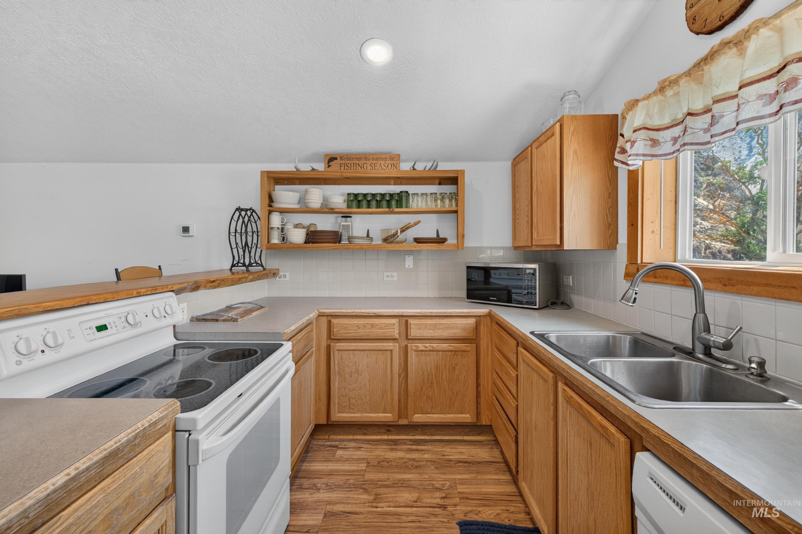 302 Berger Street, Riggins, Idaho 83549, 3 Bedrooms, 3 Bathrooms, Residential Income For Sale, Price $949,900, 98993625