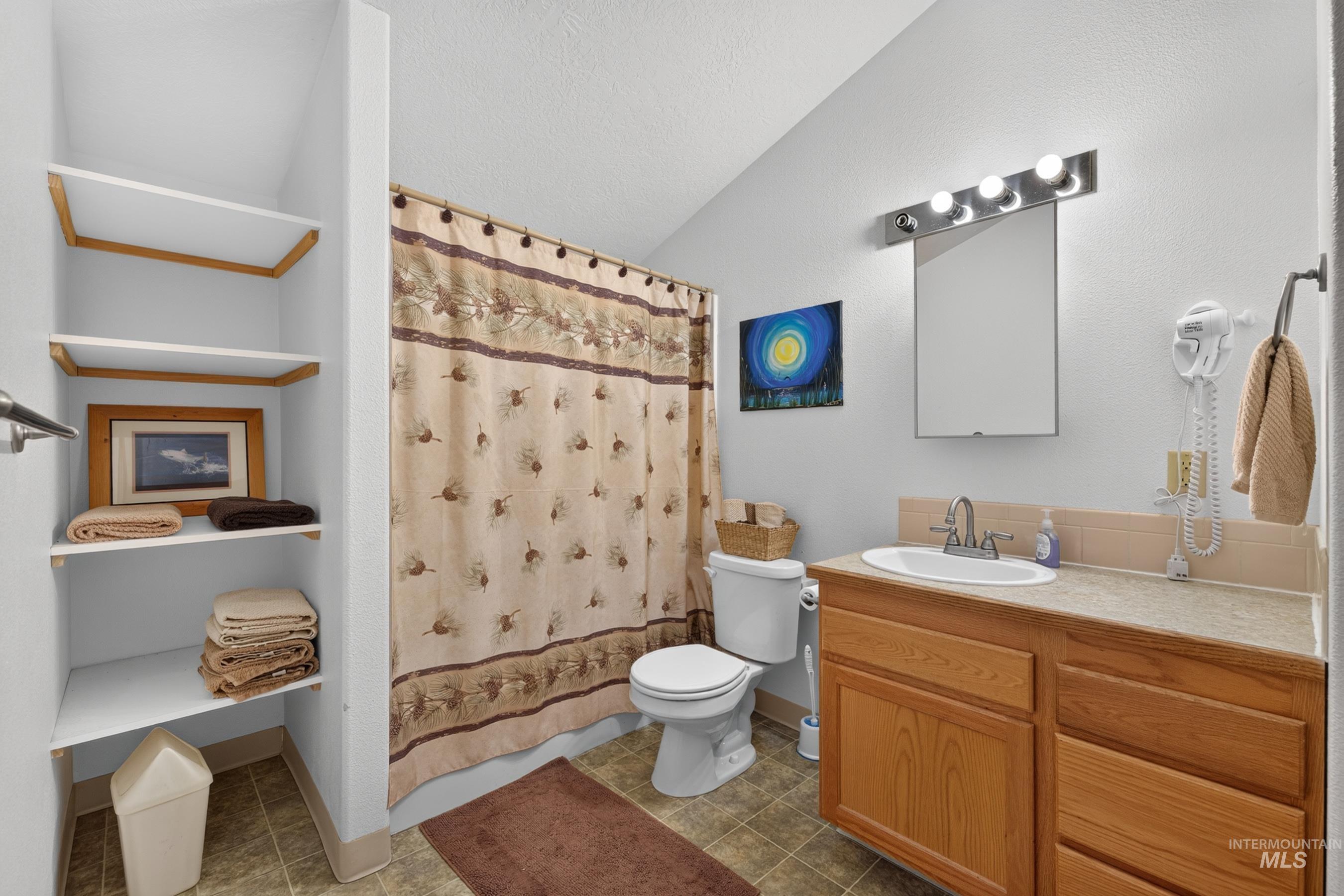 302 Berger Street, Riggins, Idaho 83549, 3 Bedrooms, 3 Bathrooms, Residential Income For Sale, Price $949,900, 98993625