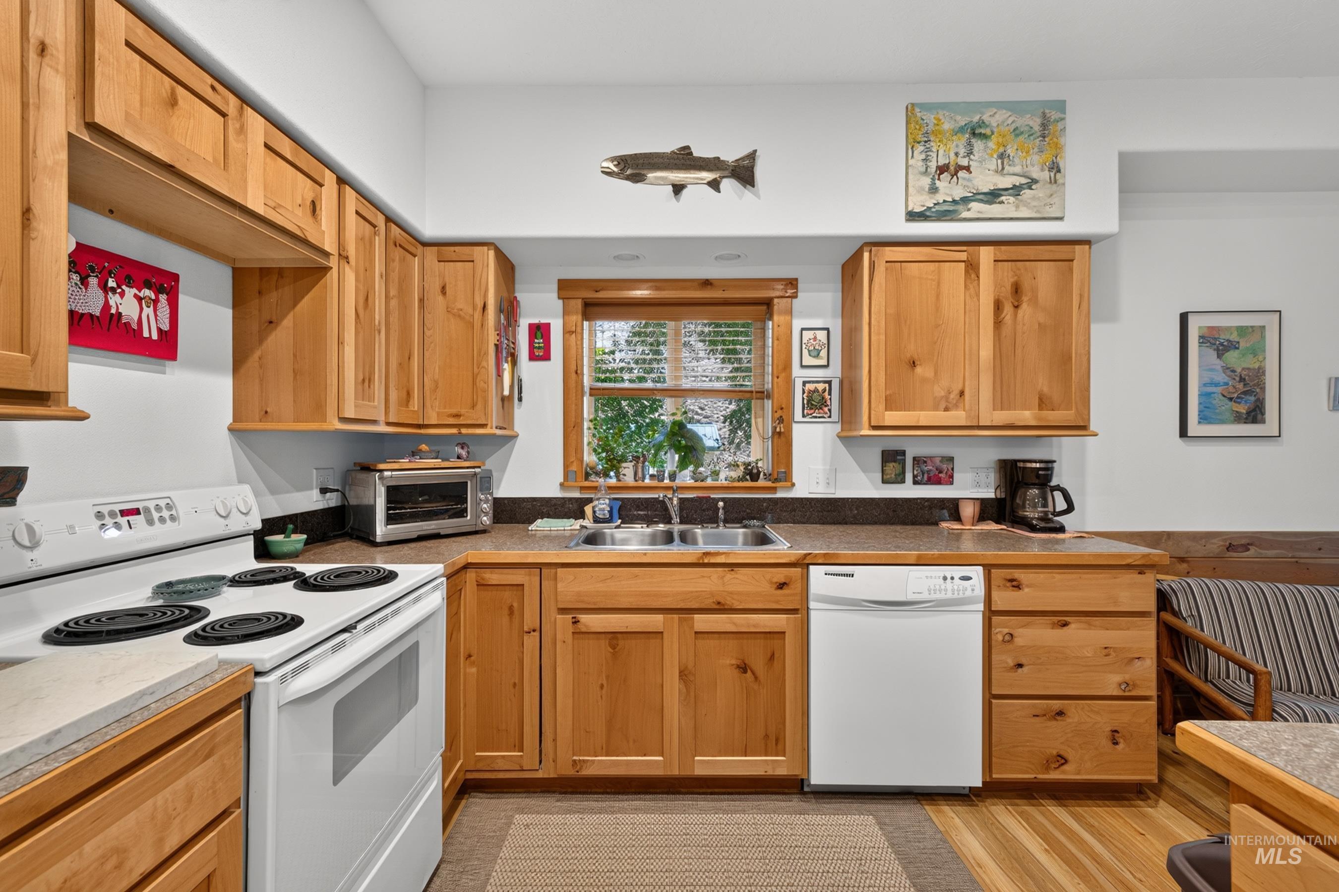 302 Berger Street, Riggins, Idaho 83549, 3 Bedrooms, 3 Bathrooms, Residential Income For Sale, Price $949,900, 98993625