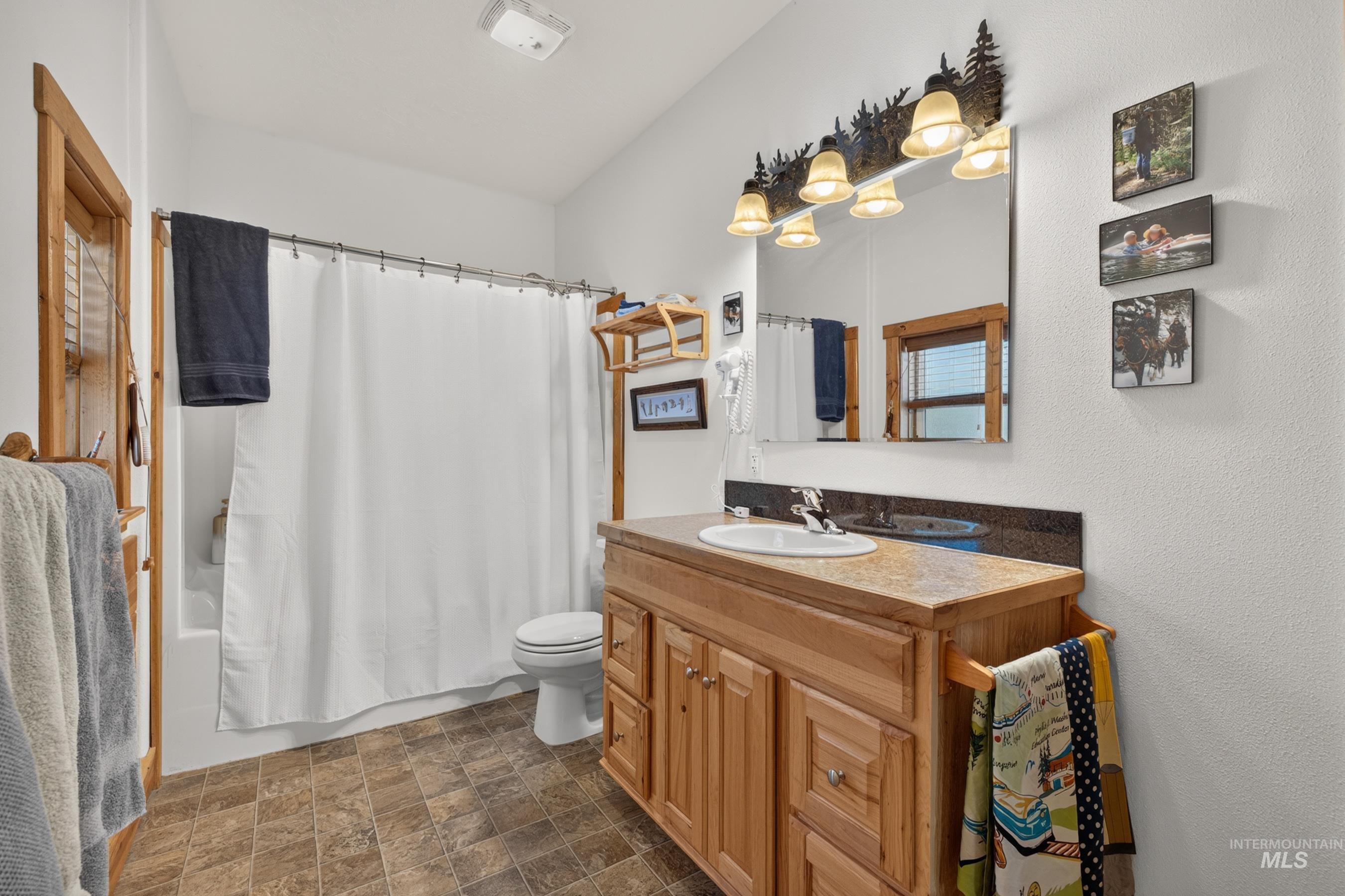302 Berger Street, Riggins, Idaho 83549, 3 Bedrooms, 3 Bathrooms, Residential Income For Sale, Price $949,900, 98993625