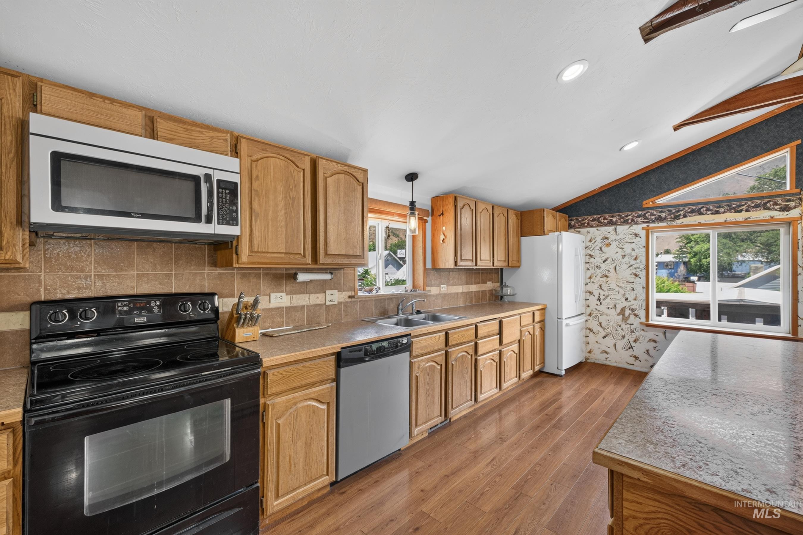 302 Berger Street, Riggins, Idaho 83549, 3 Bedrooms, 3 Bathrooms, Residential Income For Sale, Price $949,900, 98993625