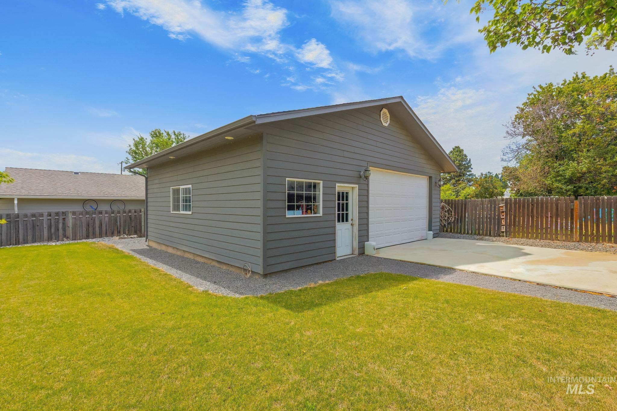 916 Cedar Dr, Lewiston, Idaho 83501, 3 Bedrooms, 2 Bathrooms, Residential For Sale, Price $469,000,MLS 98993626