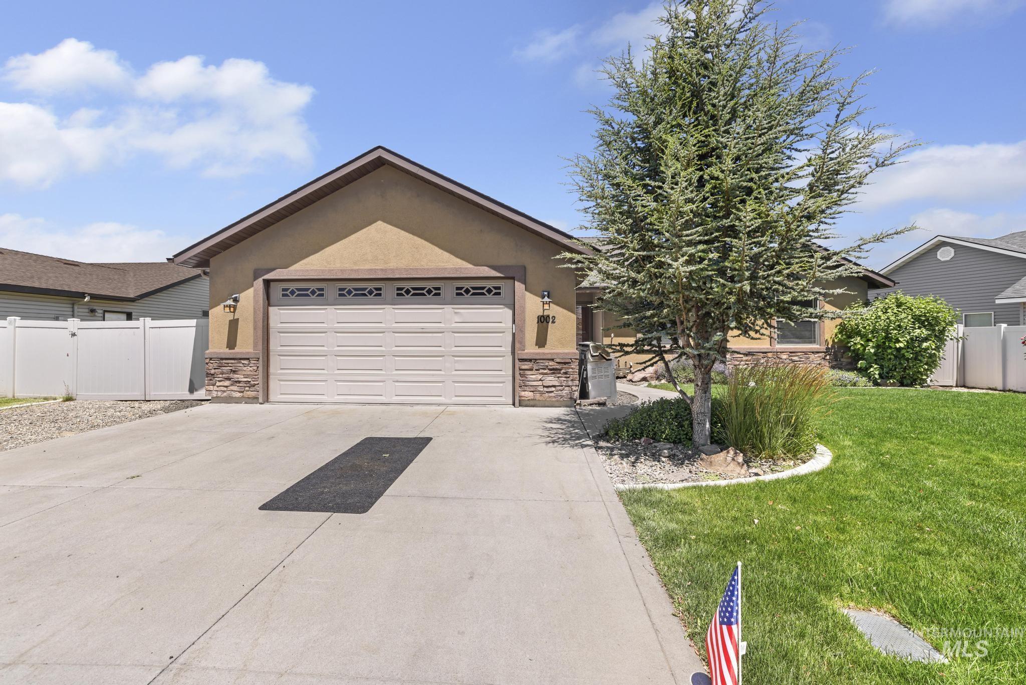 1002 Terra Ave, Twin Falls, Idaho 83301-4712, 4 Bedrooms, 2 Bathrooms, Residential For Sale, Price $385,000,MLS 98993627