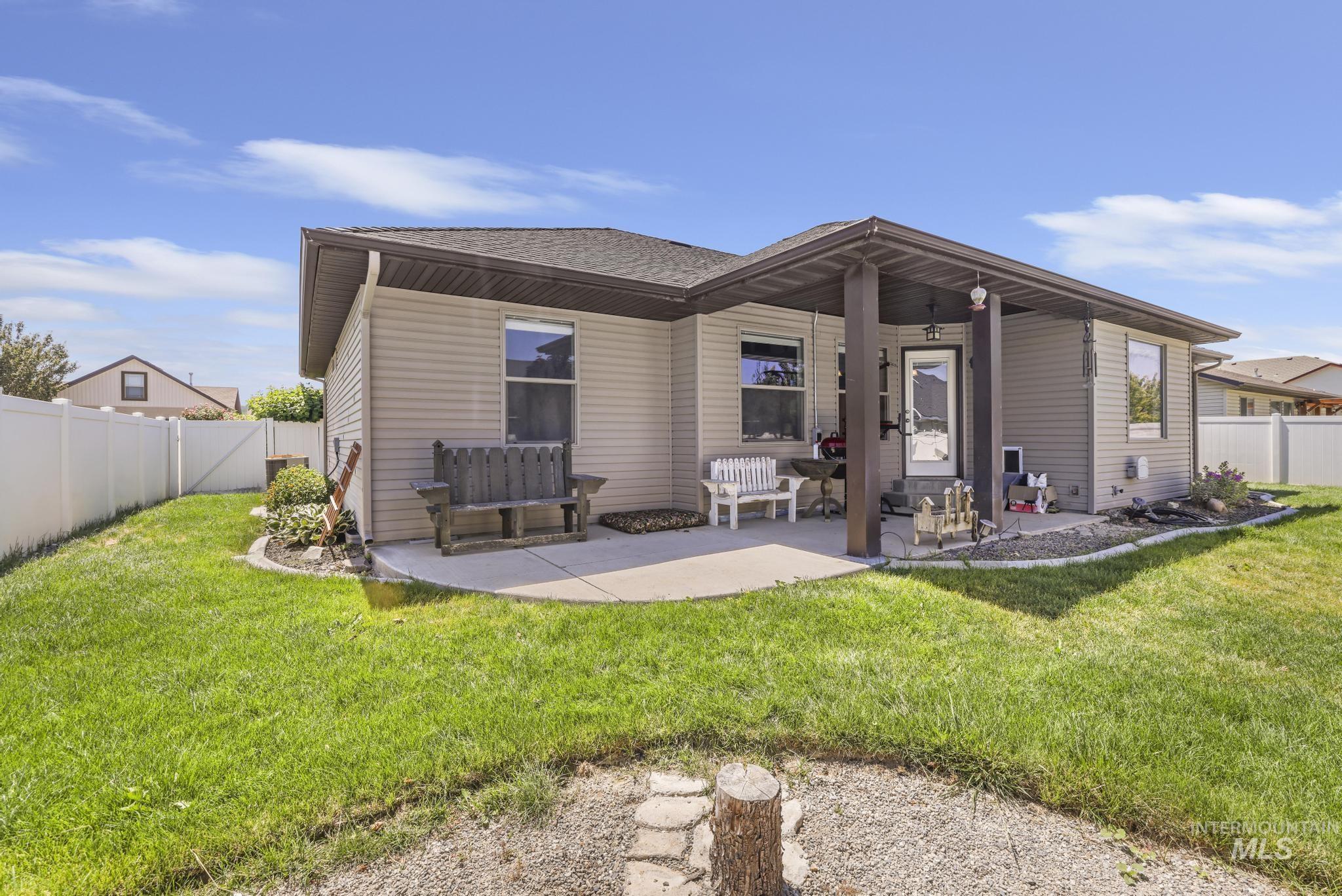 1002 Terra Ave, Twin Falls, Idaho 83301-4712, 4 Bedrooms, 2 Bathrooms, Residential For Sale, Price $385,000,MLS 98993627