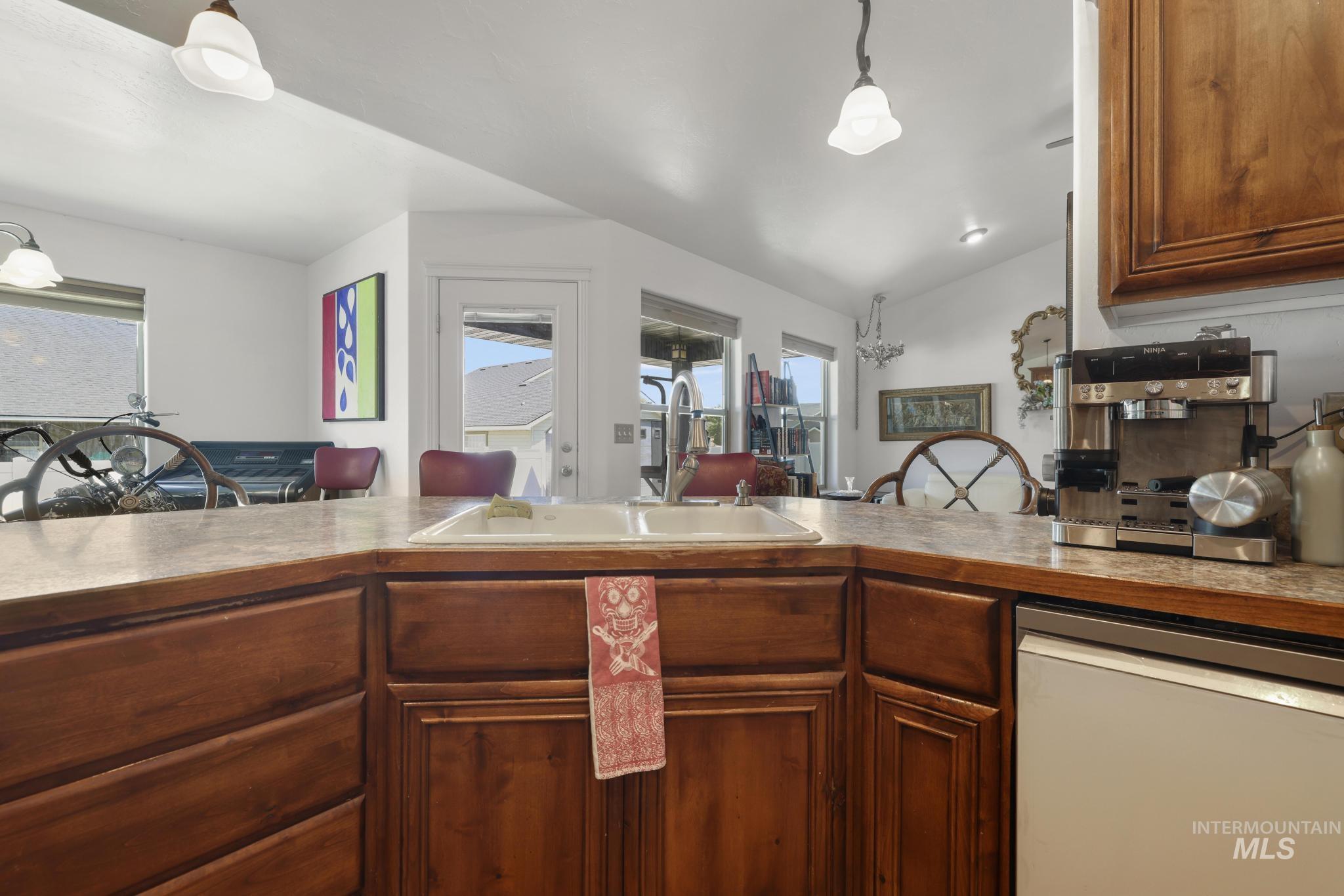 1002 Terra Ave, Twin Falls, Idaho 83301-4712, 4 Bedrooms, 2 Bathrooms, Residential For Sale, Price $385,000,MLS 98993627