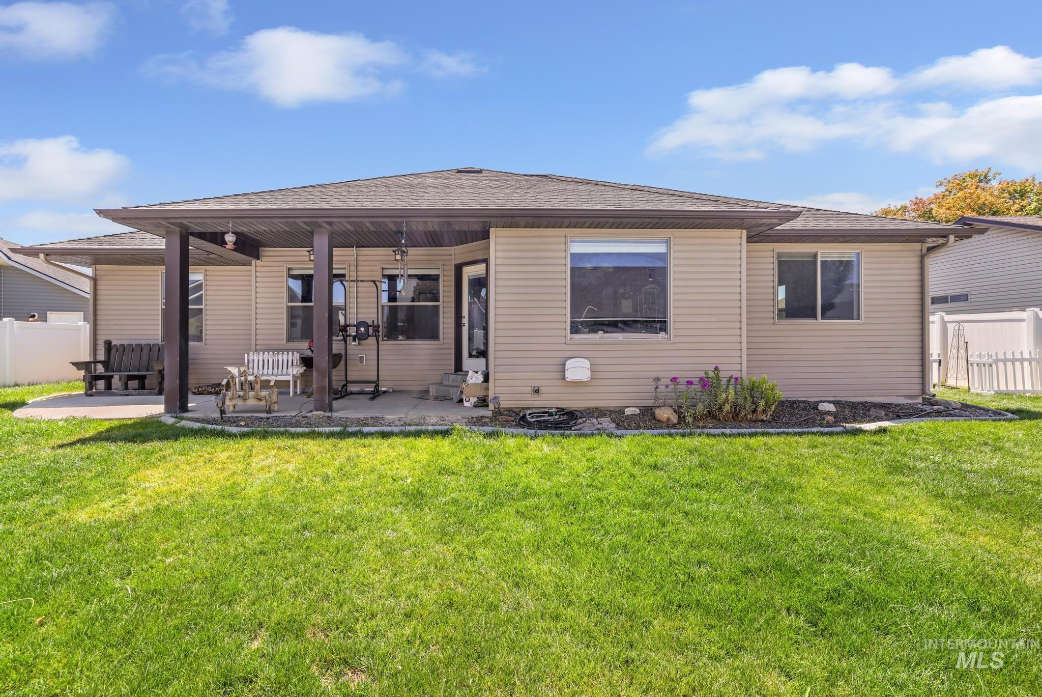 1002 Terra Ave, Twin Falls, Idaho 83301-4712, 4 Bedrooms, 2 Bathrooms, Residential For Sale, Price $385,000,MLS 98993627