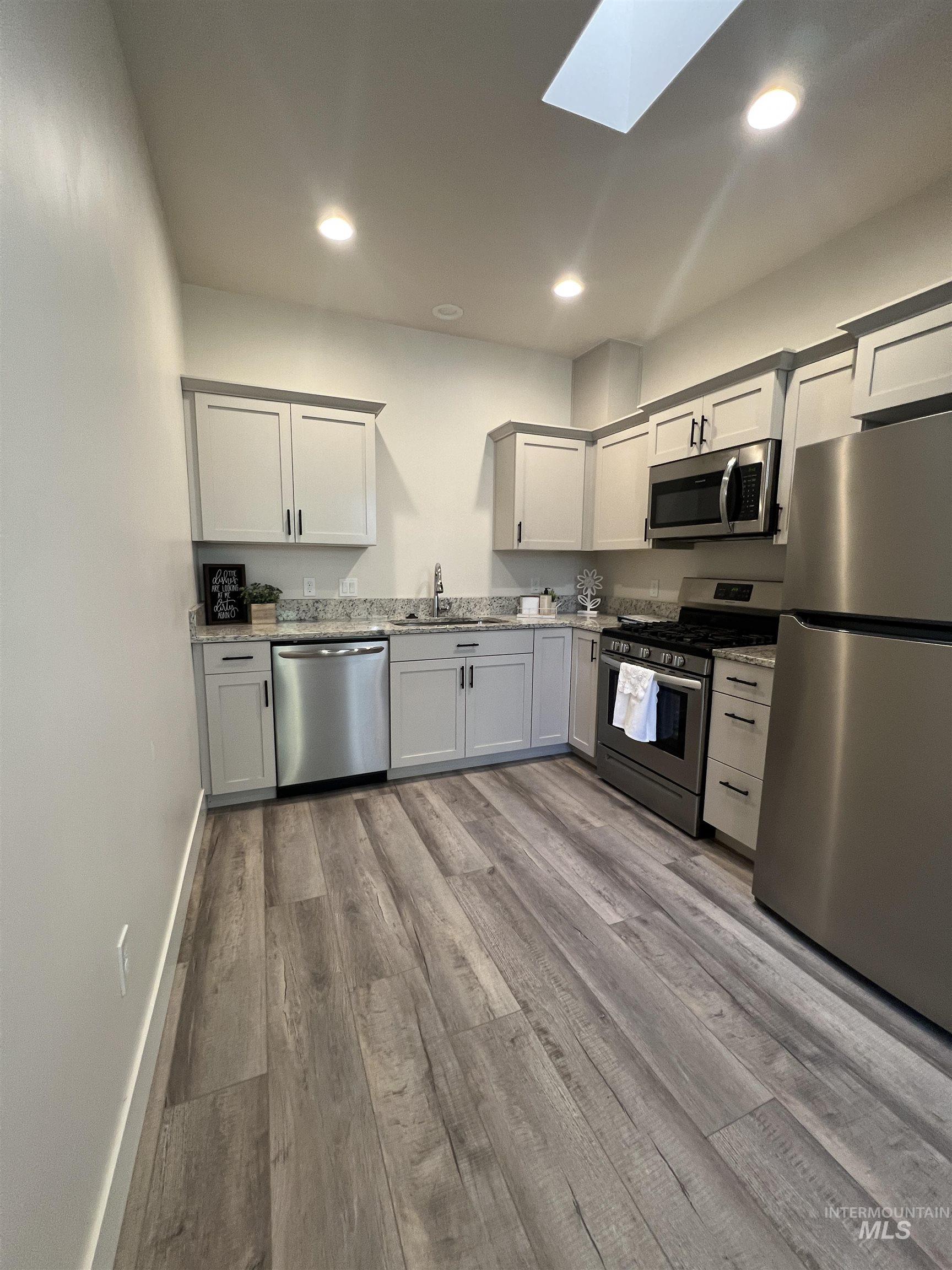 1475 N Bluffs Ridge Lane, Boise, Idaho 83704, 3 Bedrooms, 2 Bathrooms, Residential For Sale, Price $334,000,MLS 98993631